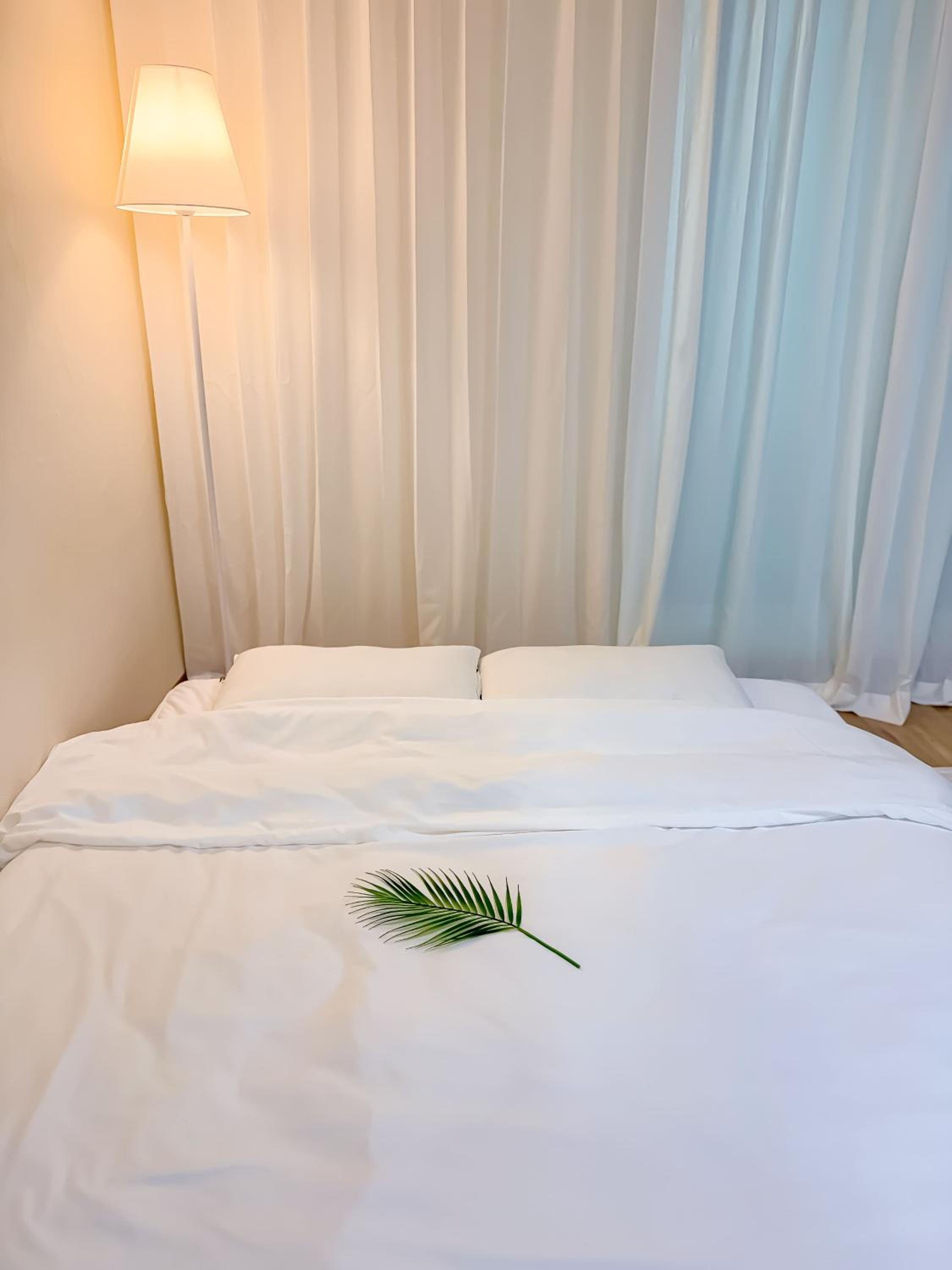 1'Near Hongdae Station, 30sec on foot