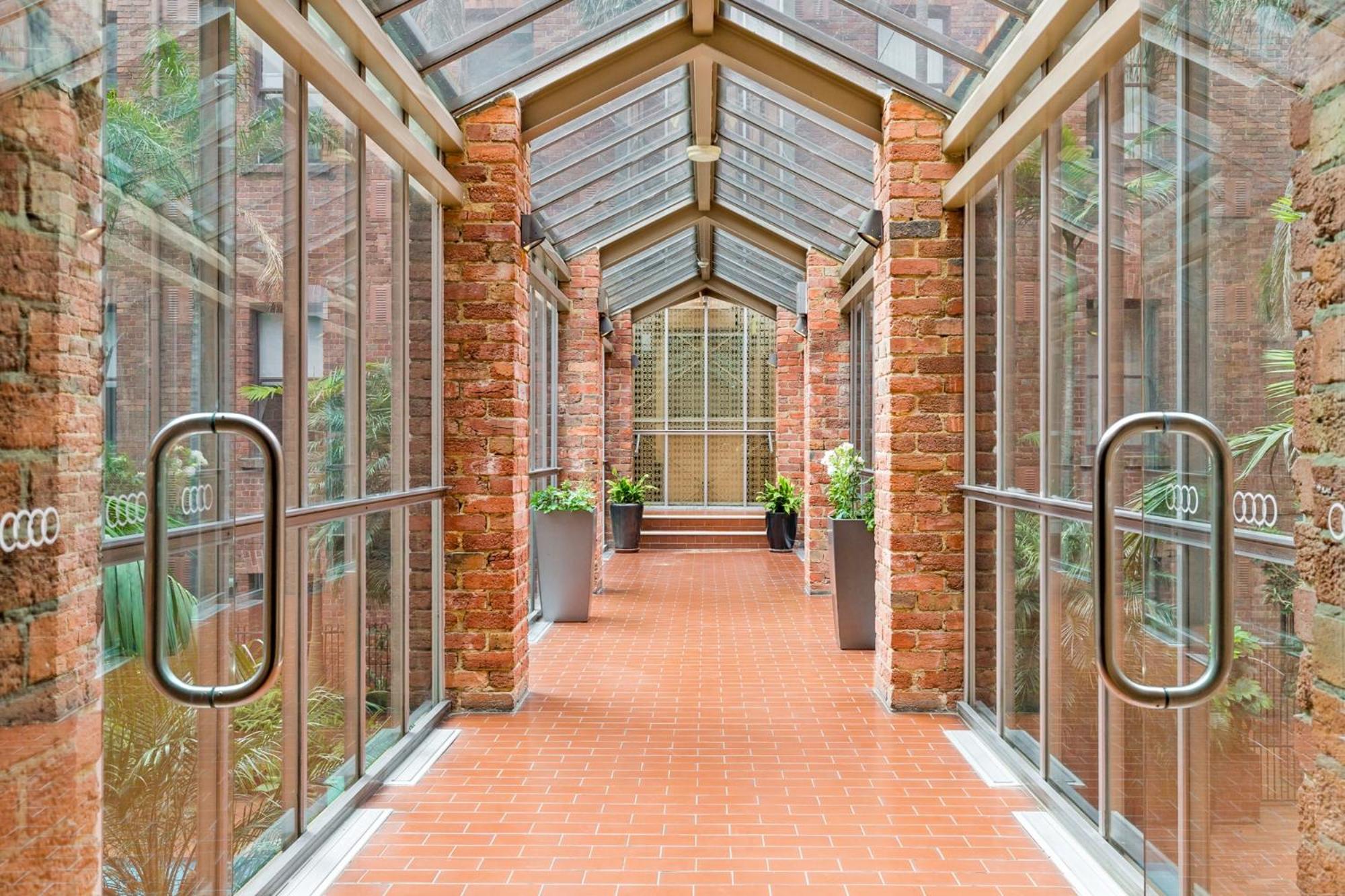 Cosy and Central City Studio Near Attractions
