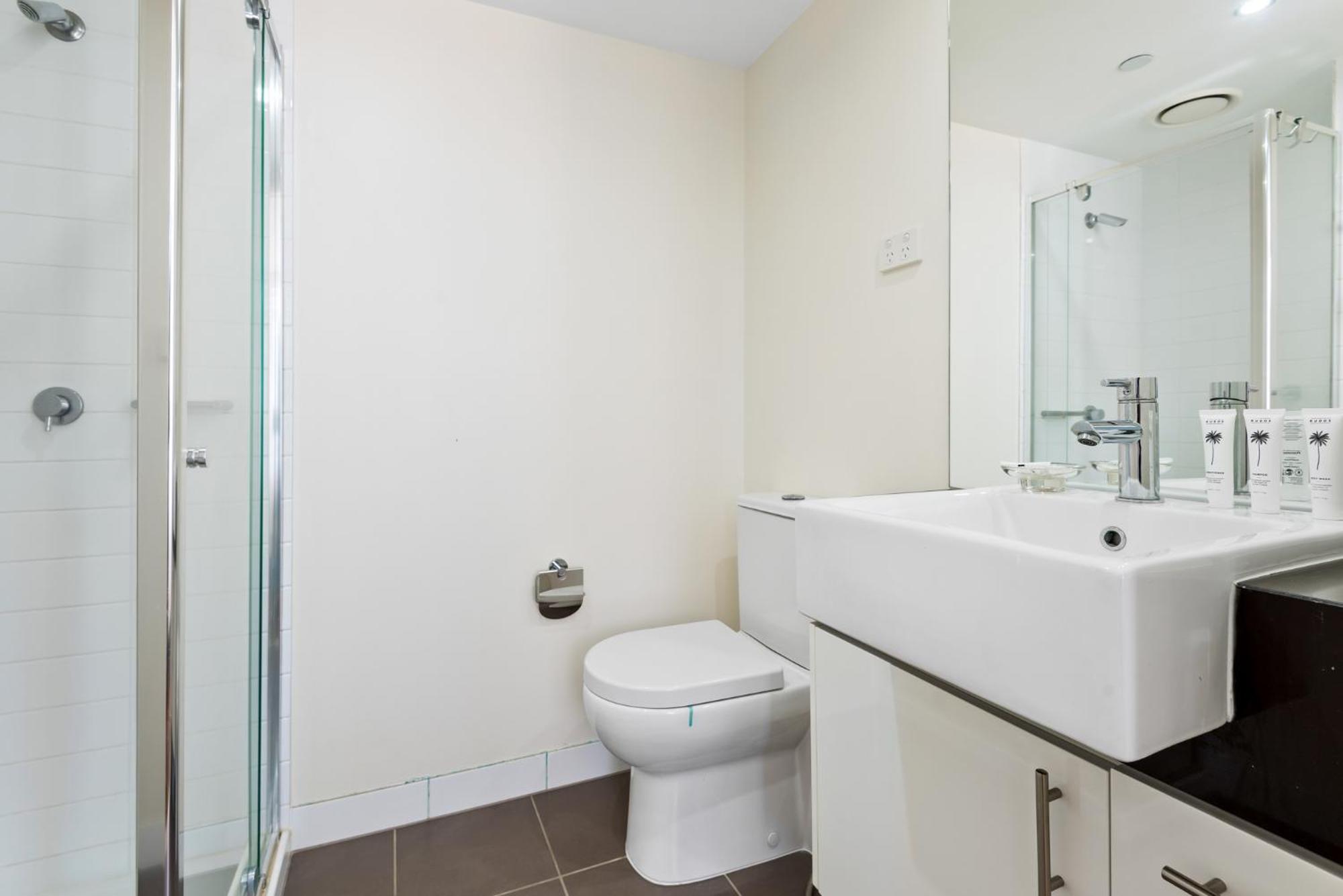 Modern City Convenience with Great Amenities