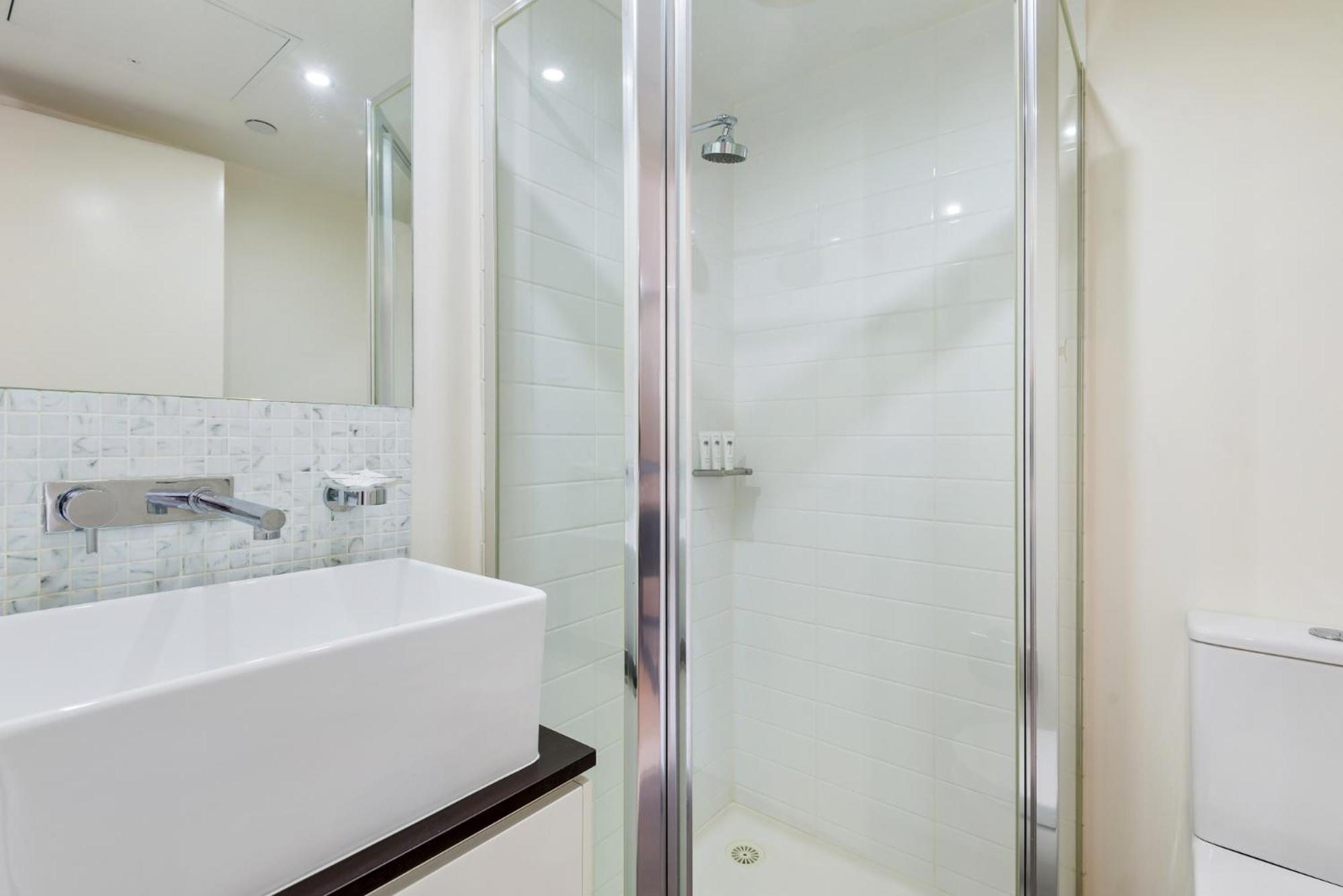 Modern City Convenience with Great Amenities