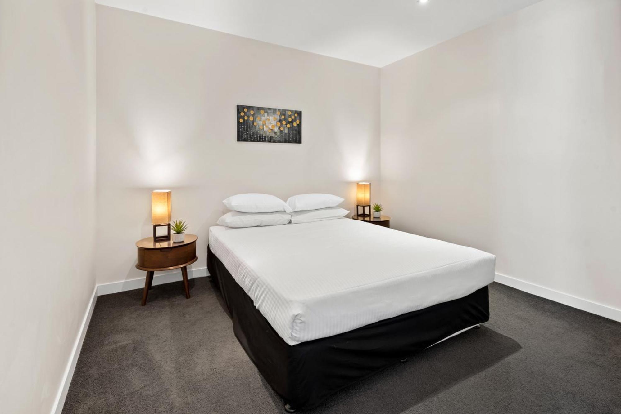 Spacious Melbourne CBD 2-Bed Close to Everything