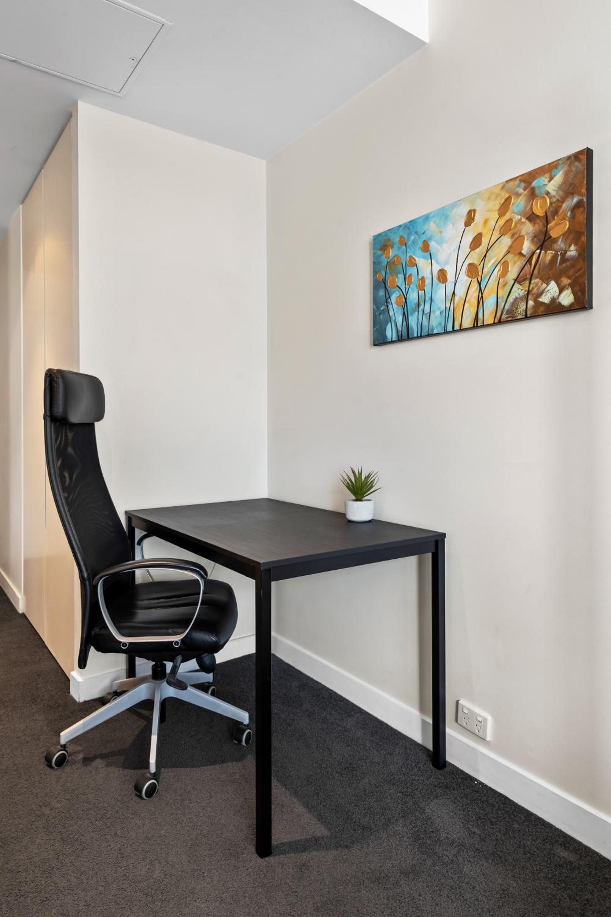 Spacious Melbourne CBD 2-Bed Close to Everything