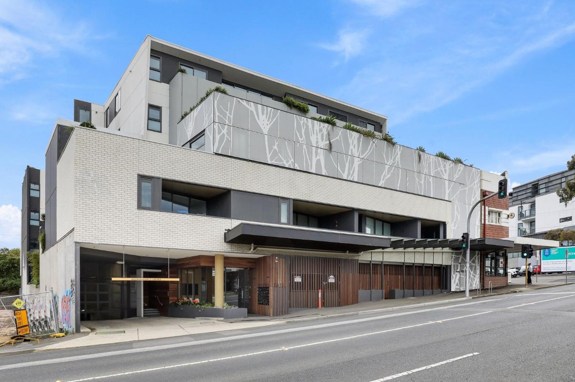Modern 2-Bed Ivanhoe unit with Parking