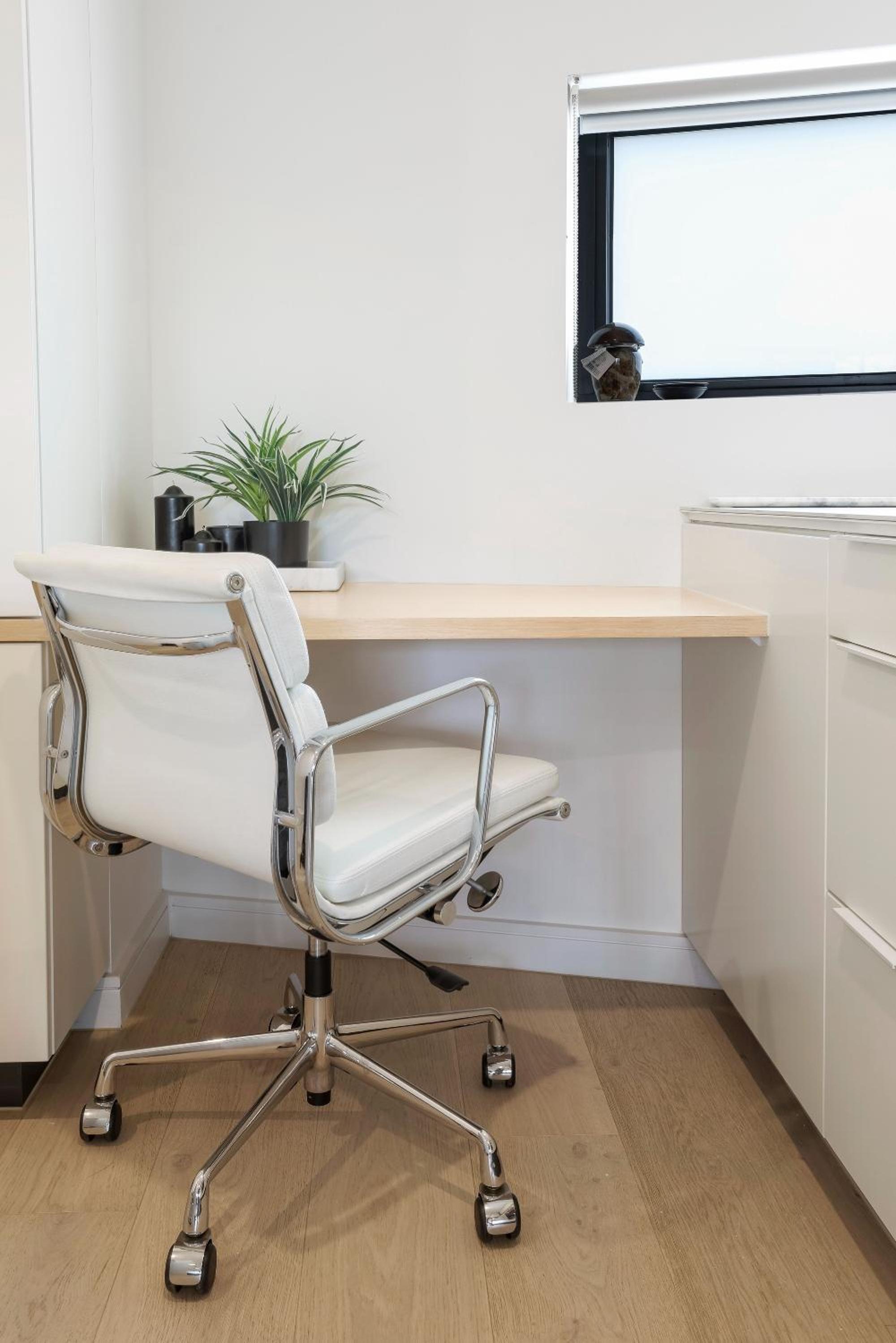 Modern 2-Bed Ivanhoe unit with Parking