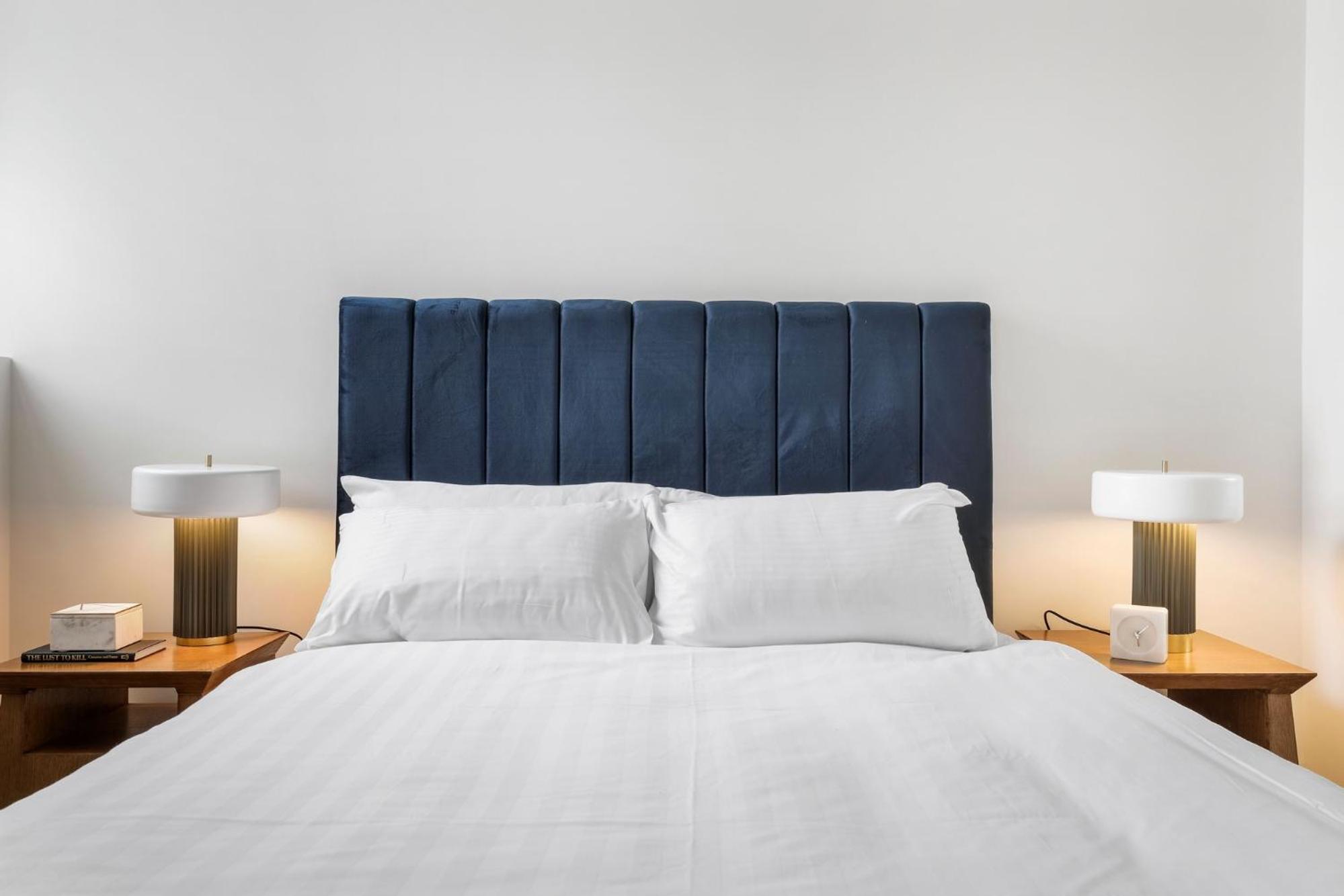 Modern 2-Bed Ivanhoe unit with Parking