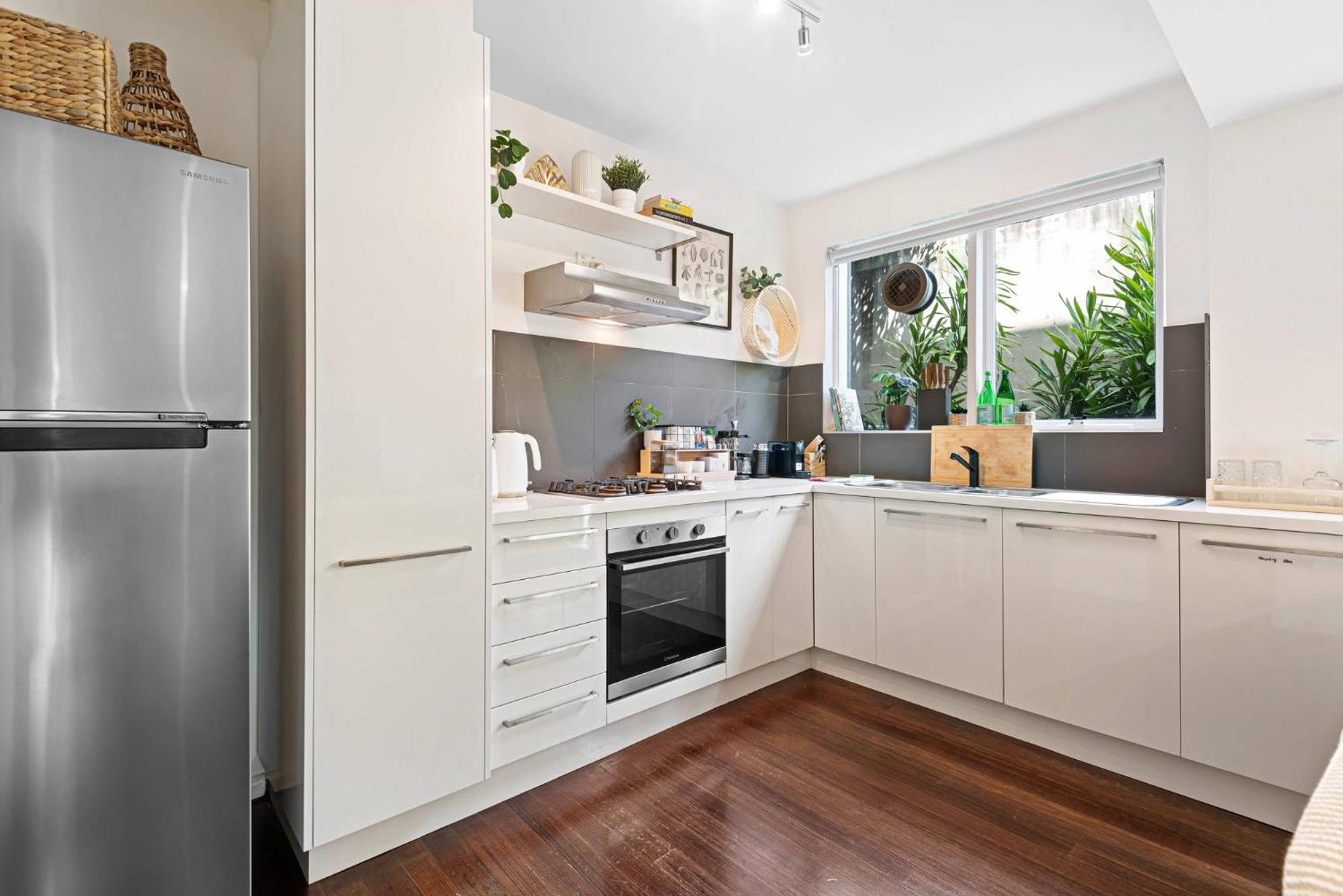 Contemporary 1-Bed Unit Near Chapel St