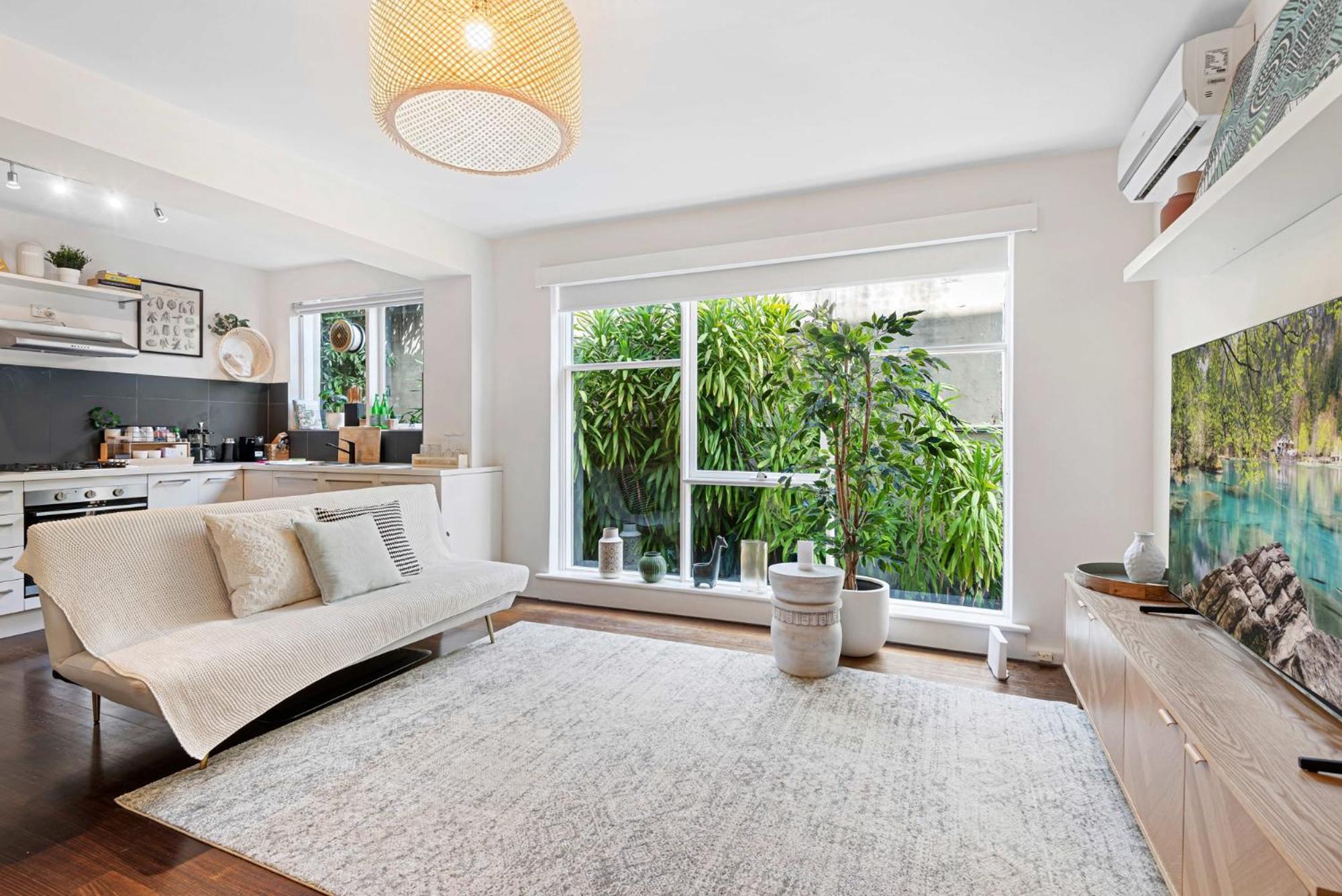 Contemporary 1-Bed Unit Near Chapel St