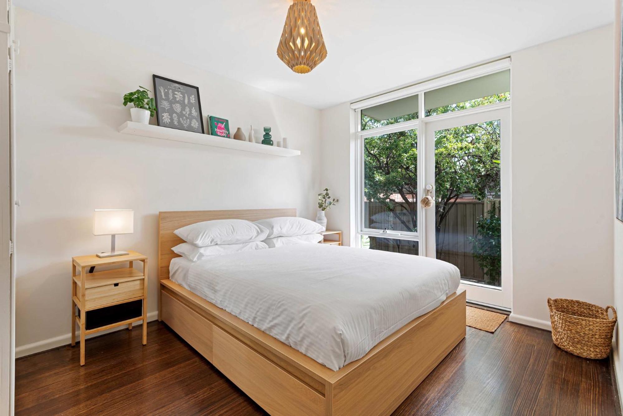 Contemporary 1-Bed Unit Near Chapel St