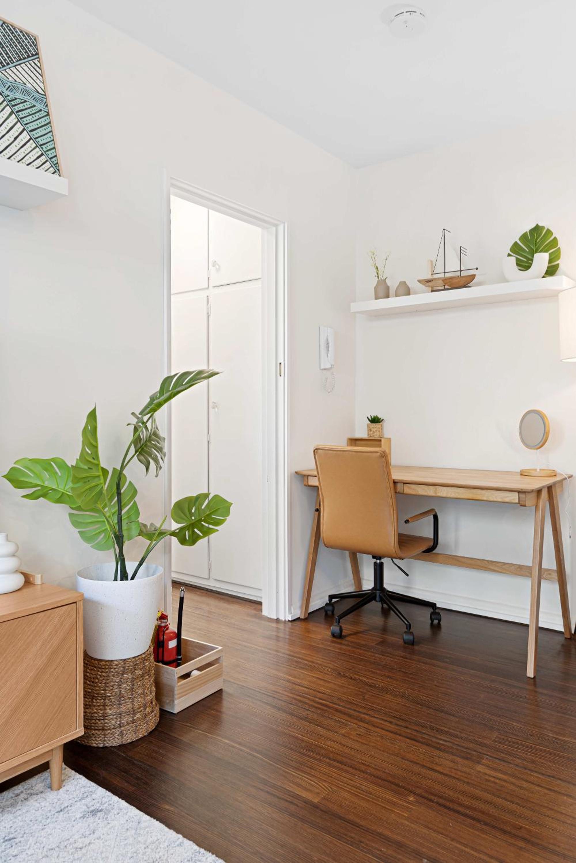 Contemporary 1-Bed Unit Near Chapel St