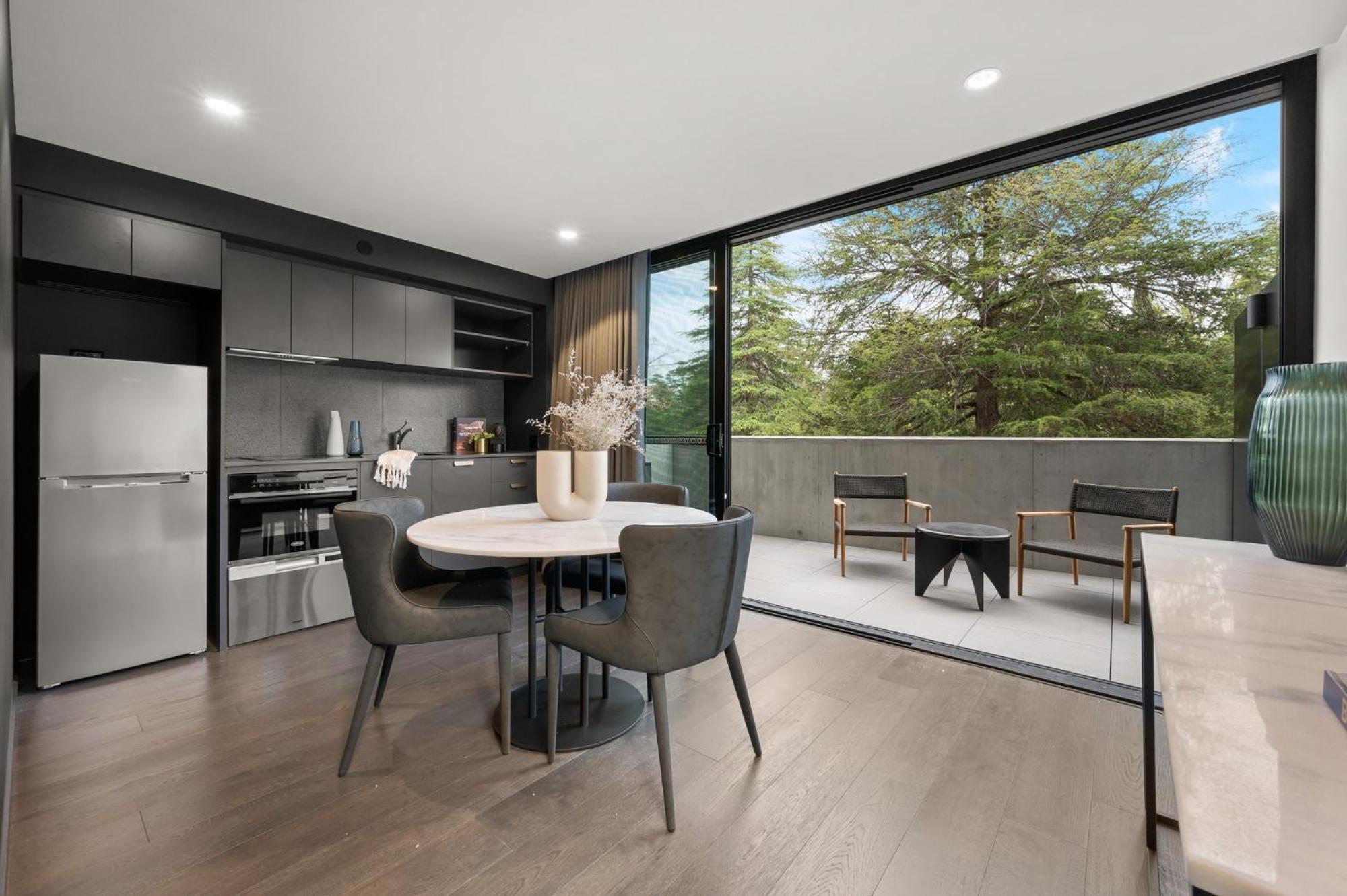 Immaculate Braddon Studio with Accessible Bathroom
