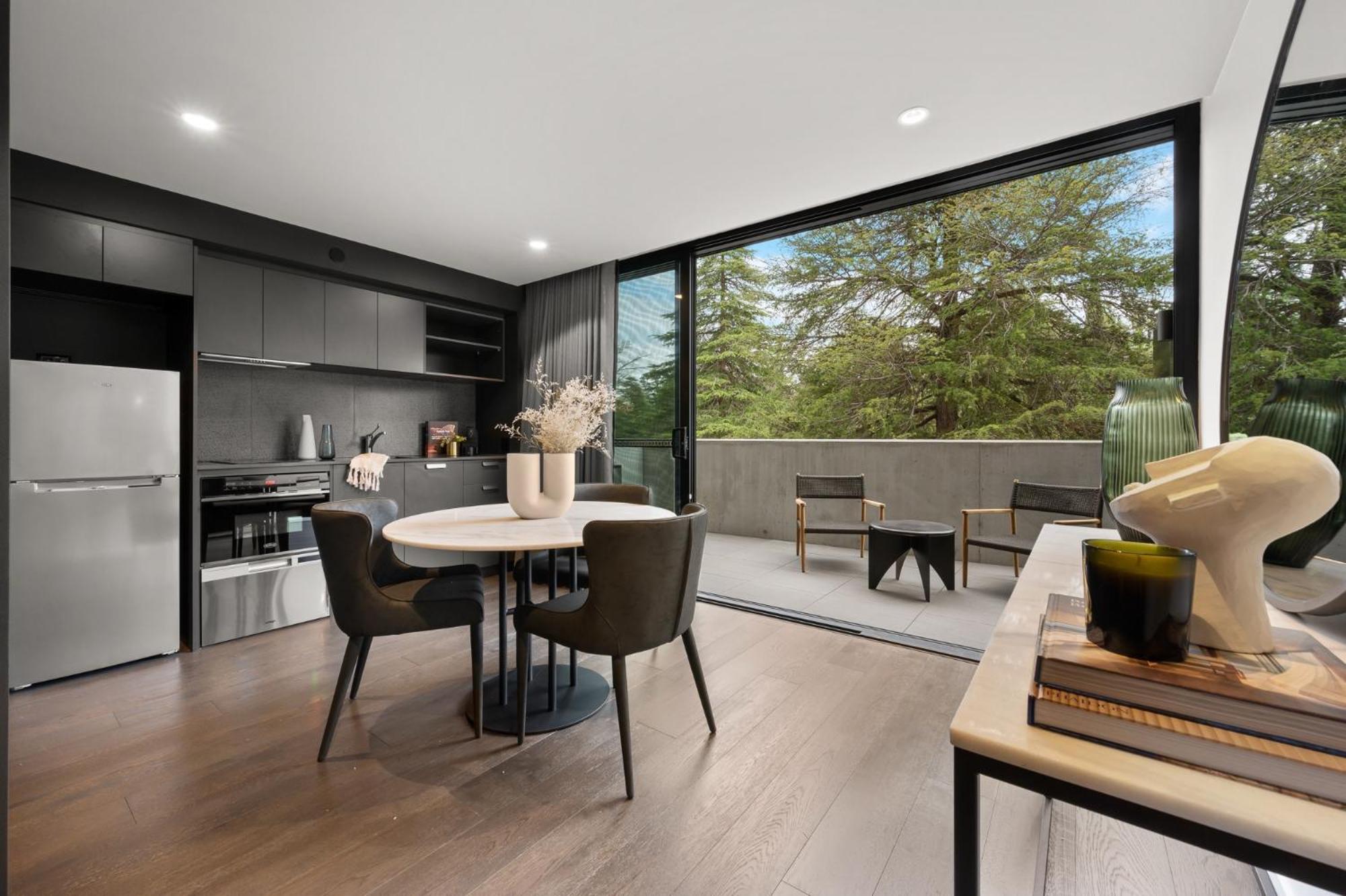 Immaculate Braddon Studio with Accessible Bathroom