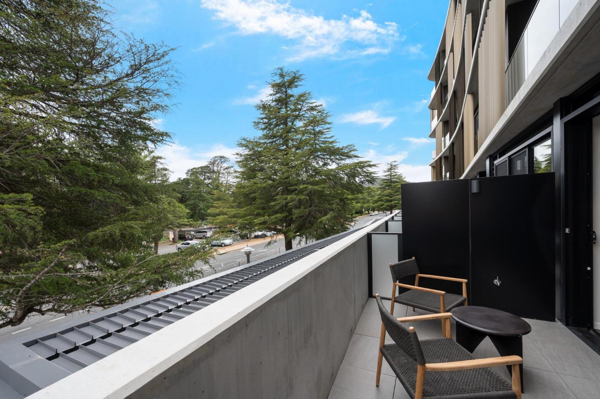Immaculate Braddon Studio with Accessible Bathroom