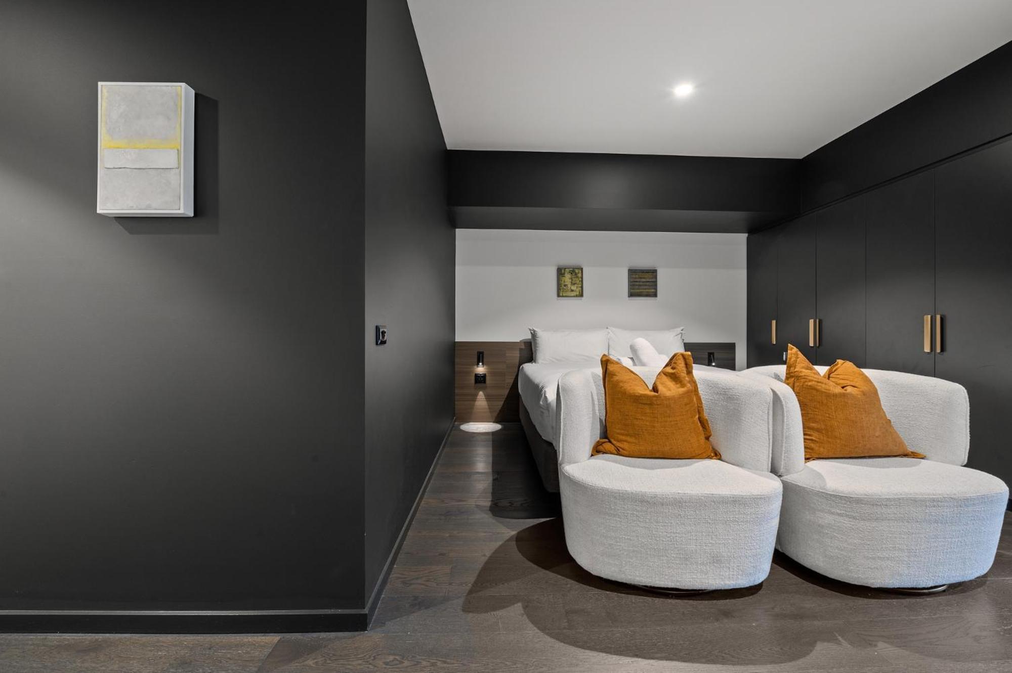 Immaculate Braddon Studio with Accessible Bathroom