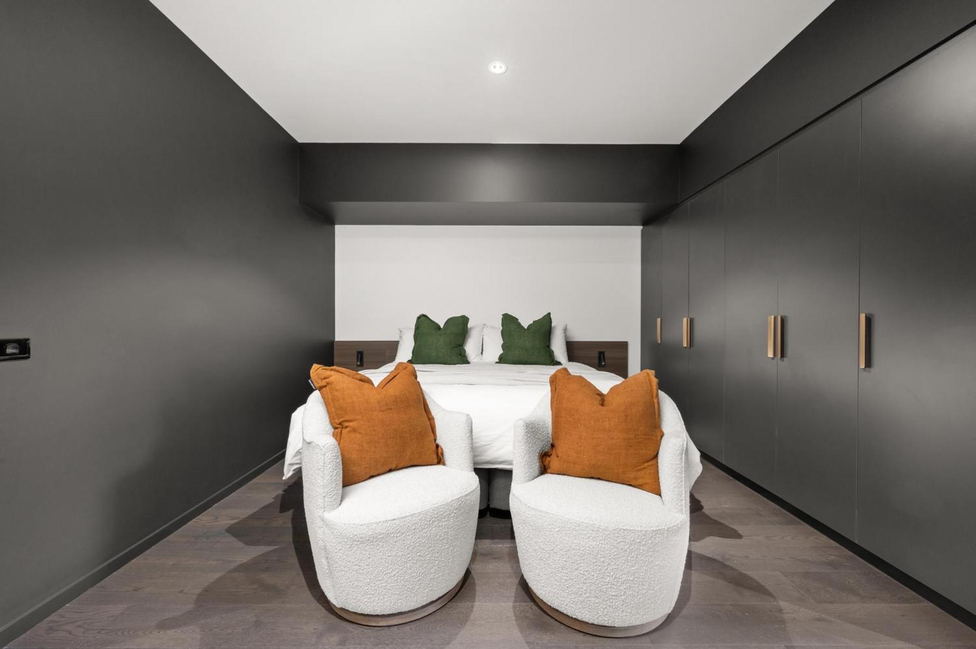 Immaculate Braddon Studio with Accessible Bathroom