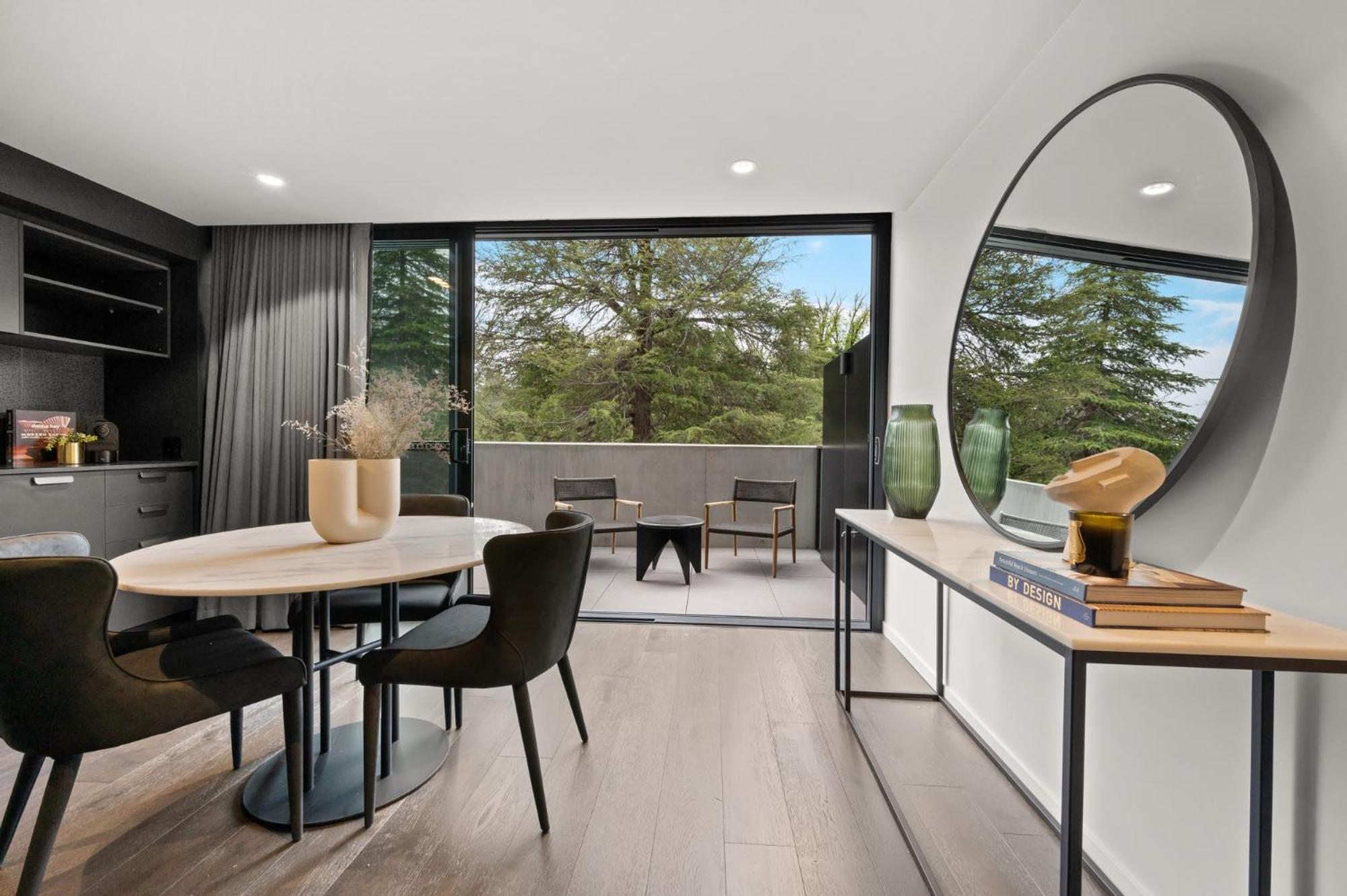 Immaculate Braddon Studio with Accessible Bathroom