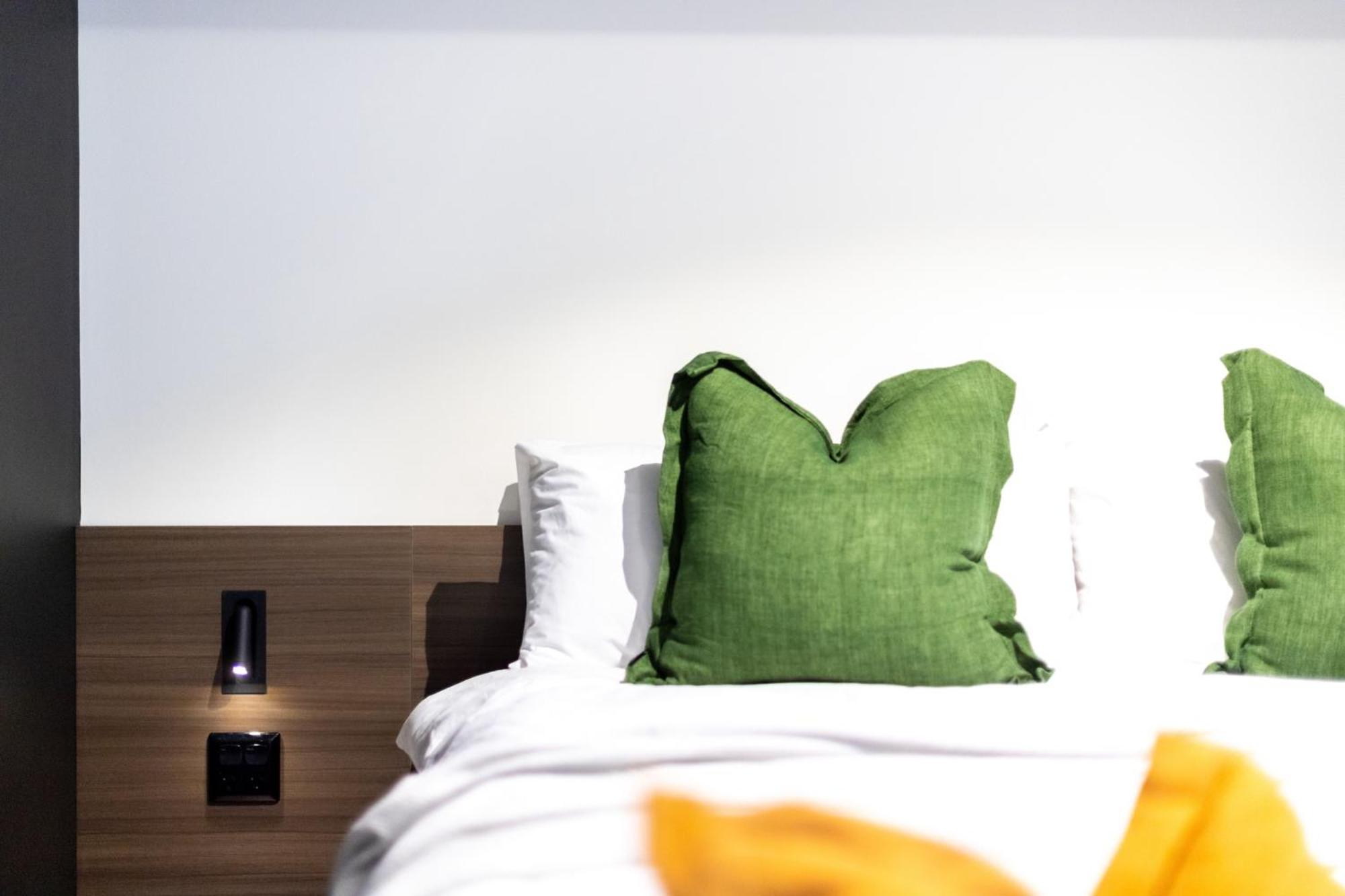 Immaculate Braddon Studio with Accessible Bathroom