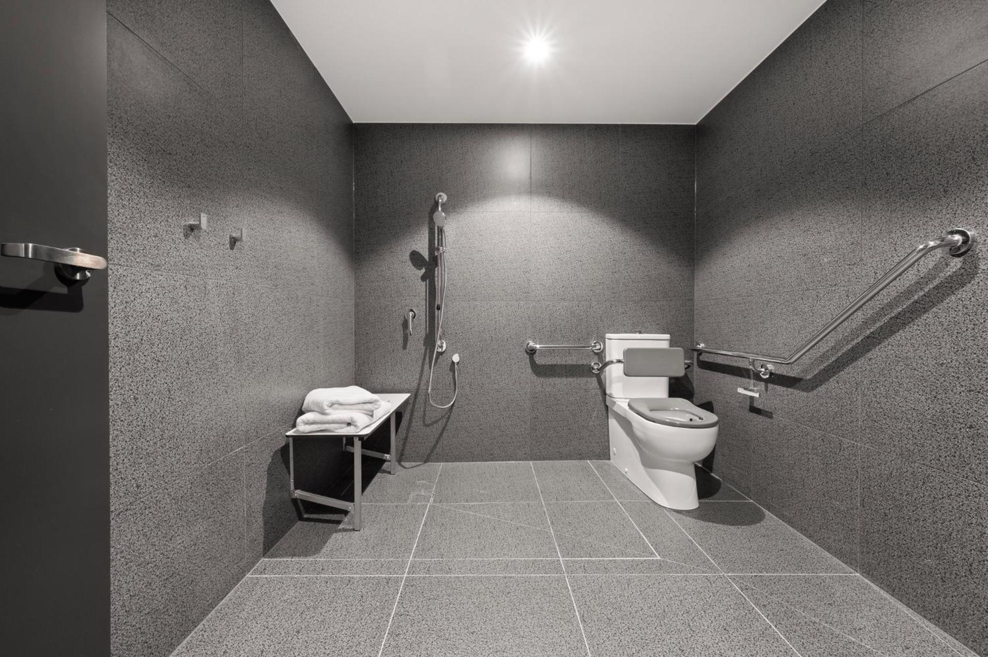 Immaculate Braddon Studio with Accessible Bathroom