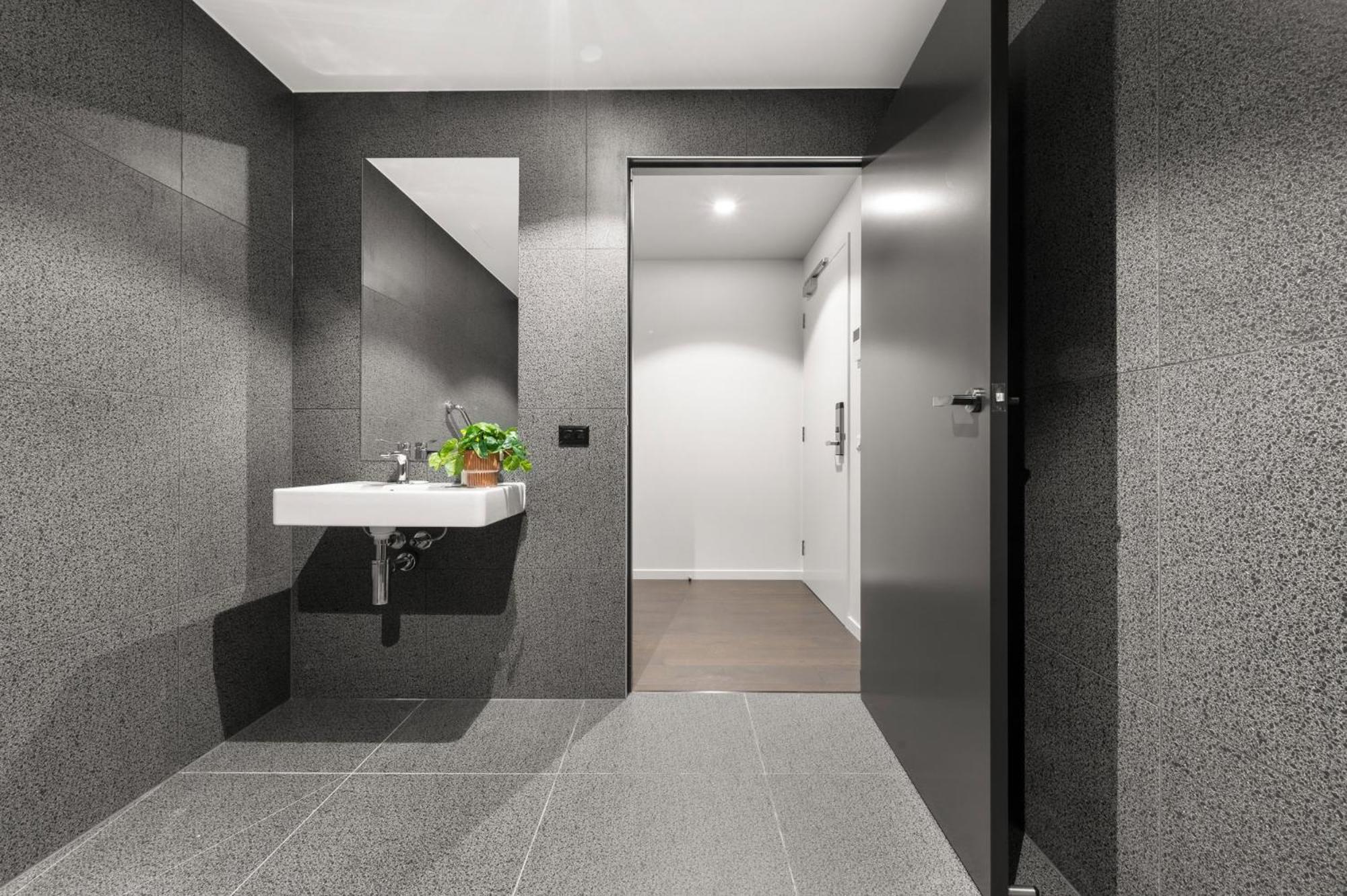 Immaculate Braddon Studio with Accessible Bathroom
