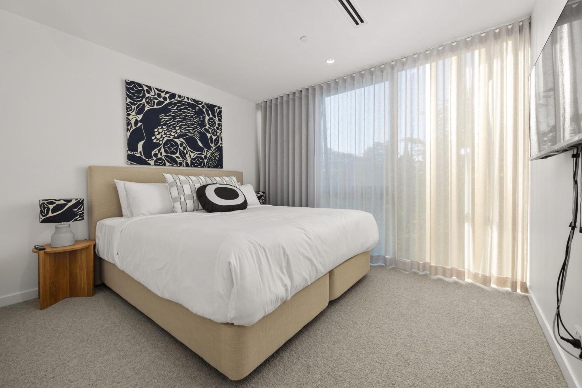 Luxe 2-Bed Inner-City Abode with Alfresco Dining