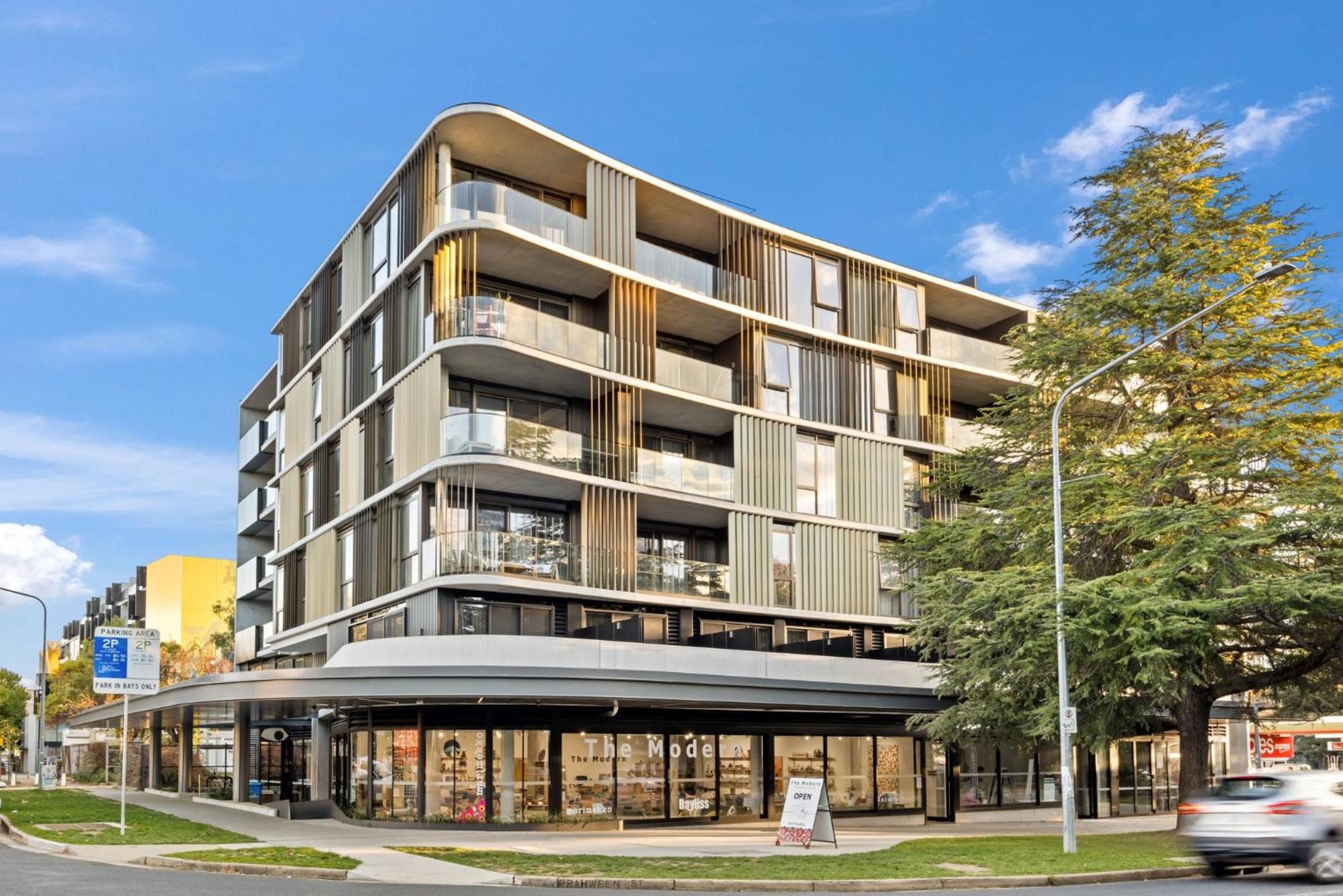 Luxe 2-Bed Inner-City Abode with Alfresco Dining