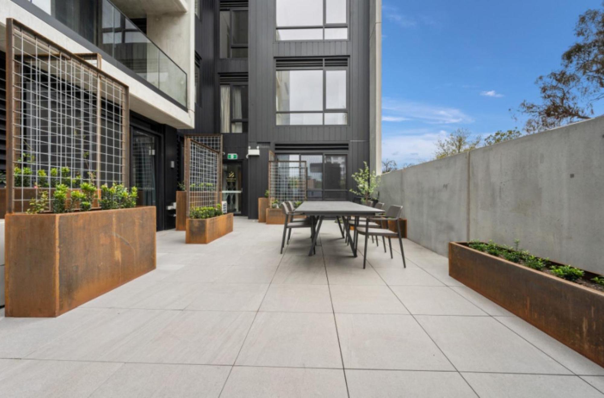 Luxe 2-Bed Inner-City Abode with Alfresco Dining
