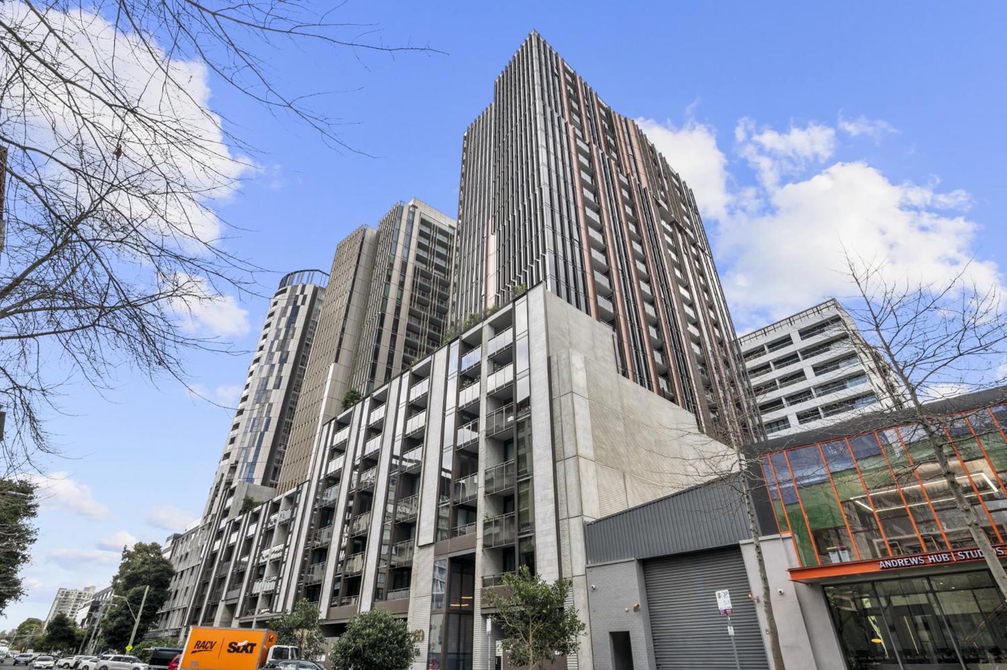 Chic 1-Bed South Melbourne Unit with Pool & Gym