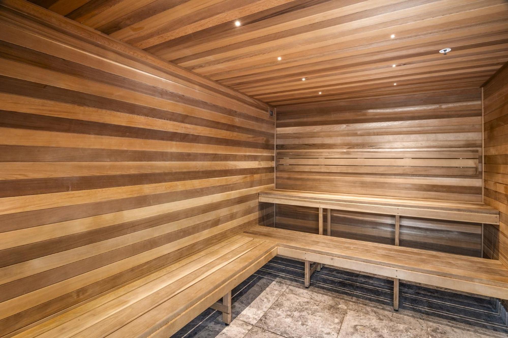Chic 1-Bed South Melbourne Unit with Pool & Gym