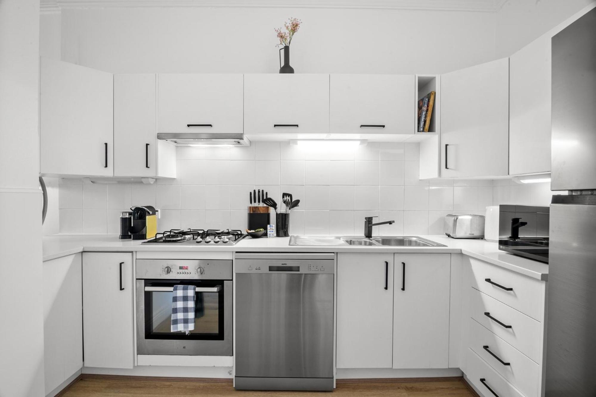 Charming 2-Bed Home with Outdoor Space in Cremorne