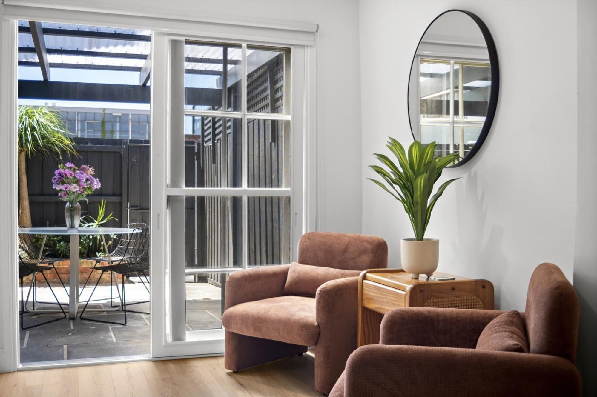 Charming 2-Bed Home with Outdoor Space in Cremorne