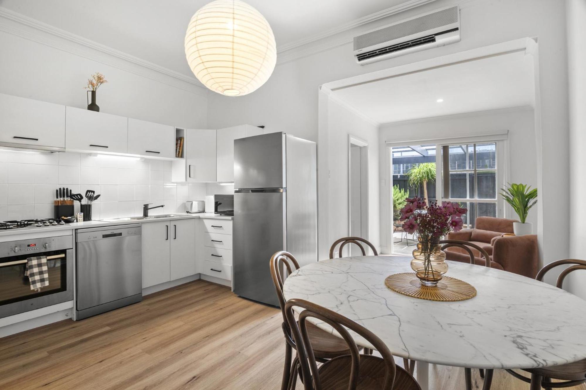 Charming 2-Bed Home with Outdoor Space in Cremorne