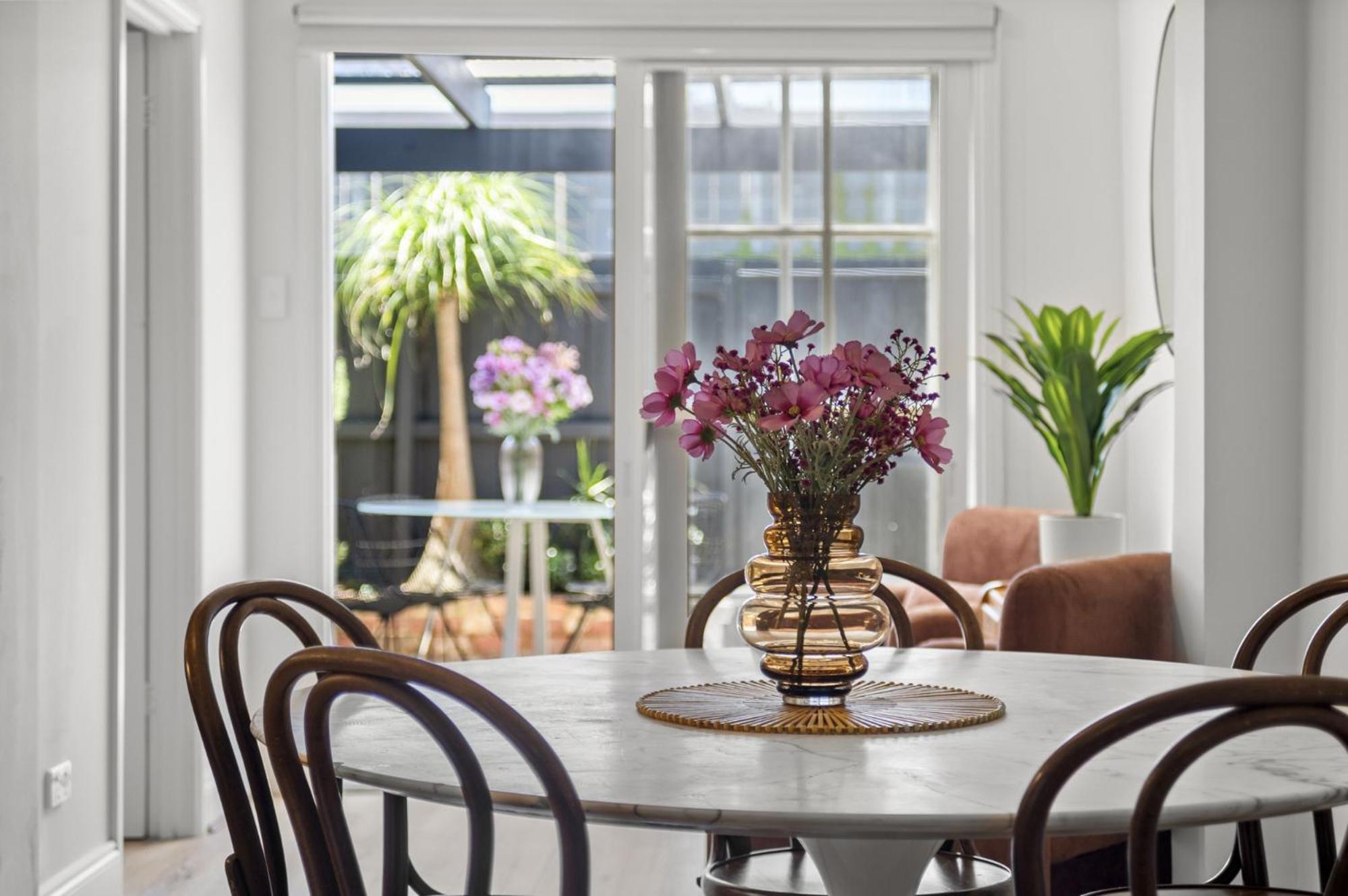 Charming 2-Bed Home with Outdoor Space in Cremorne