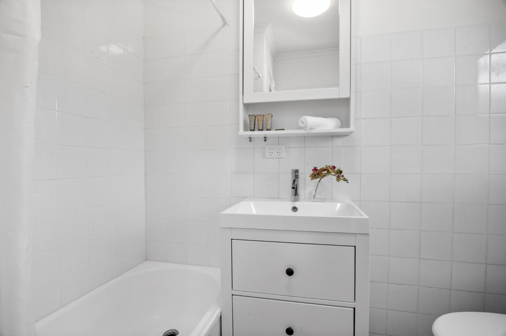 Charming 2-Bed Home with Outdoor Space in Cremorne