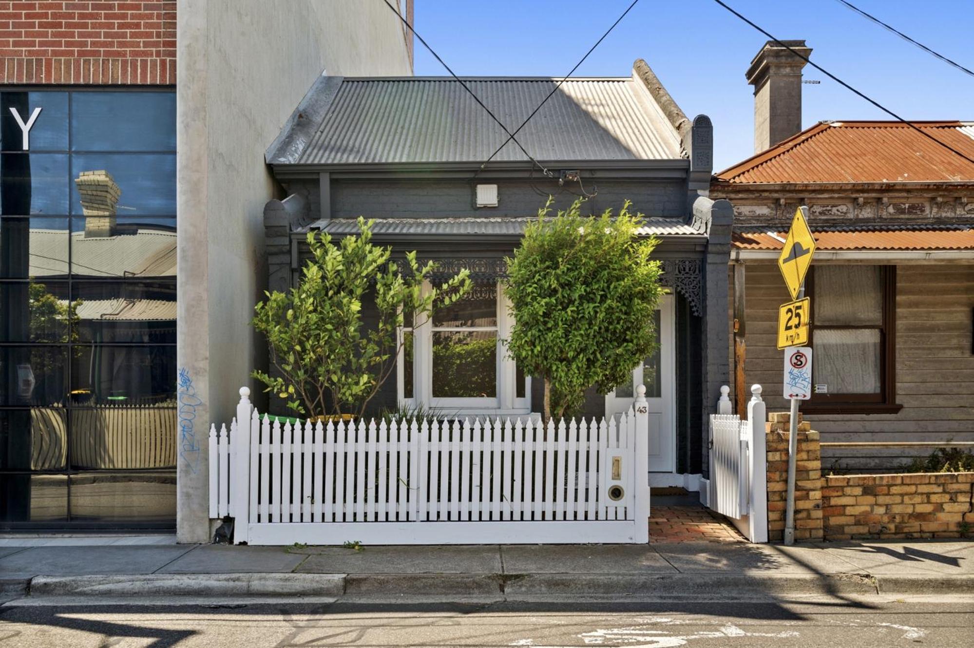 Charming 2-Bed Home with Outdoor Space in Cremorne