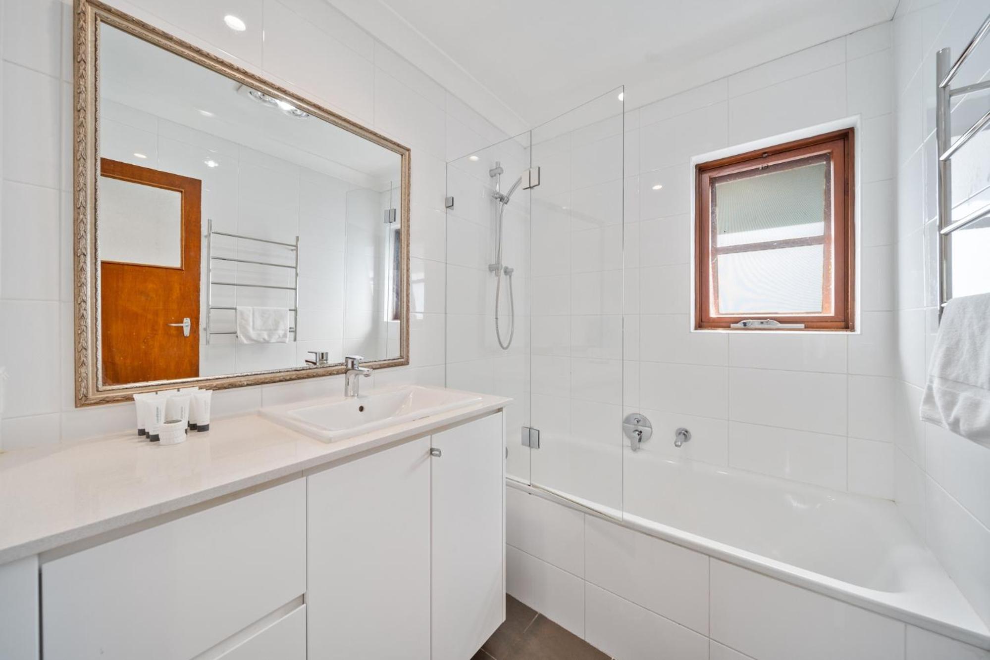 Comfortable 3-Bed Haven Near Canberra Attractions