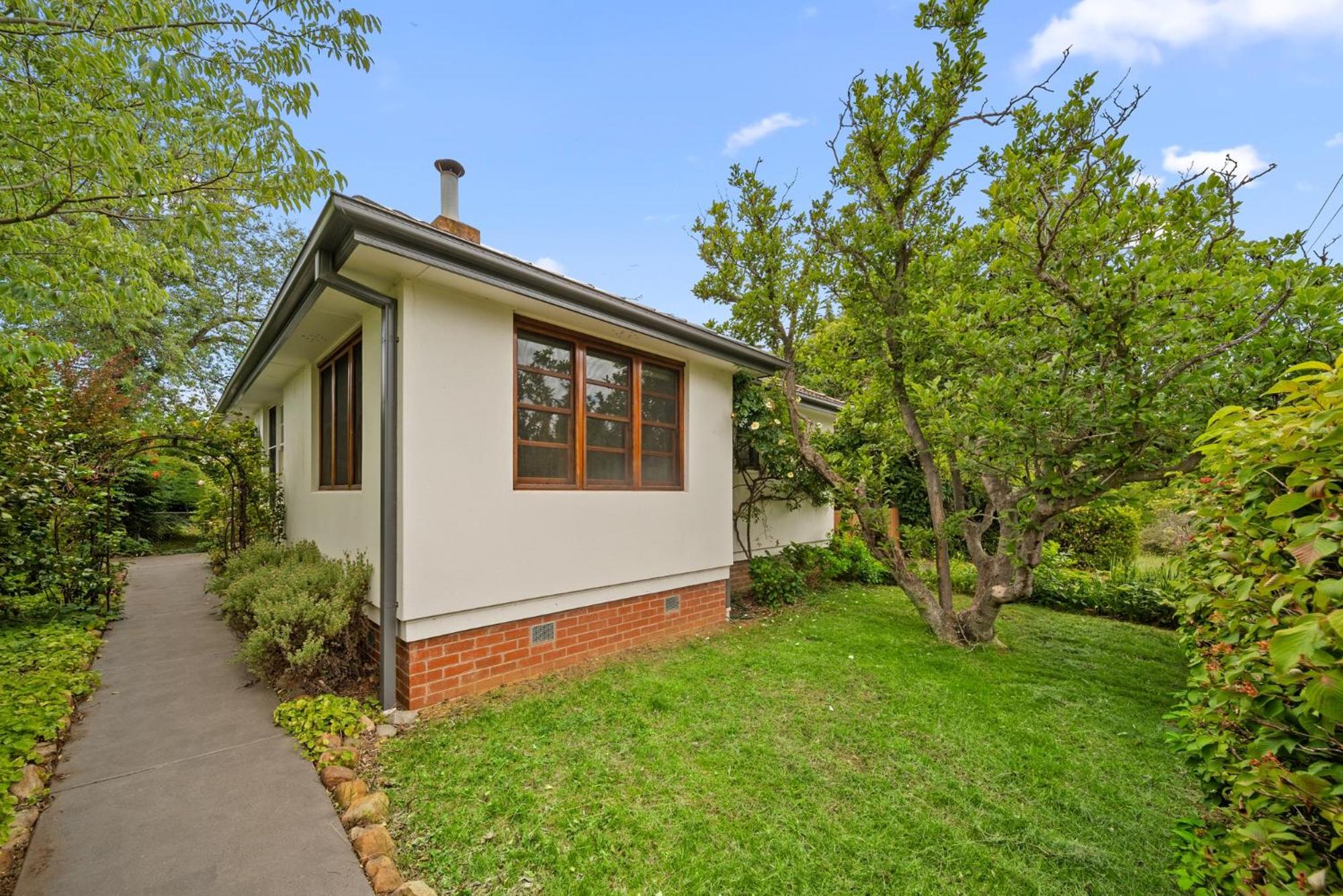 Comfortable 3-Bed Haven Near Canberra Attractions