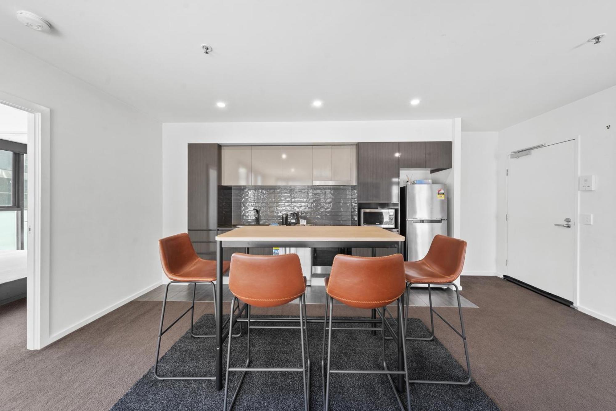 Bright 2-Bed Apartment with Scenic Balcony