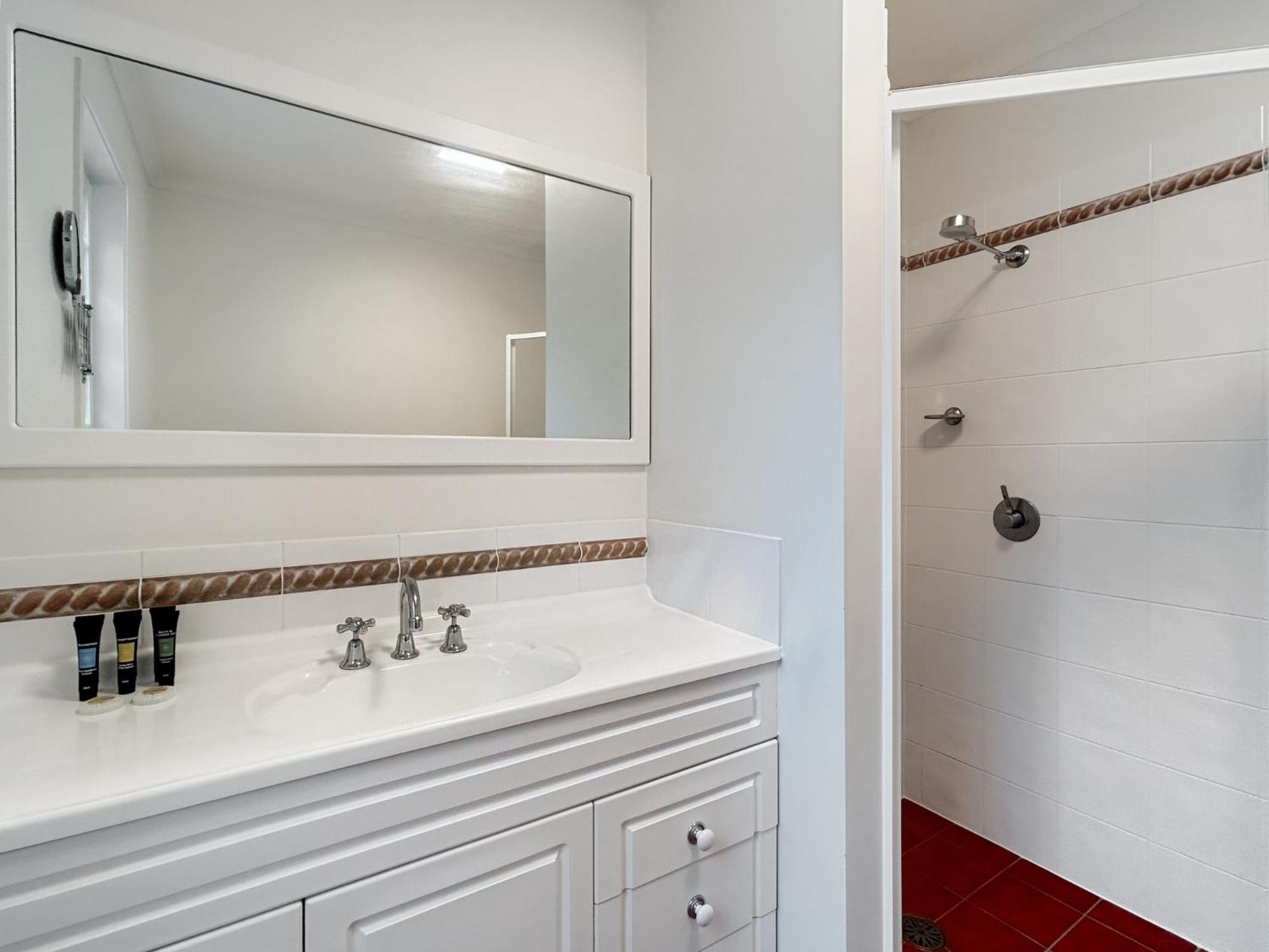 Spacious 4-Bed Home with Coastal Charm