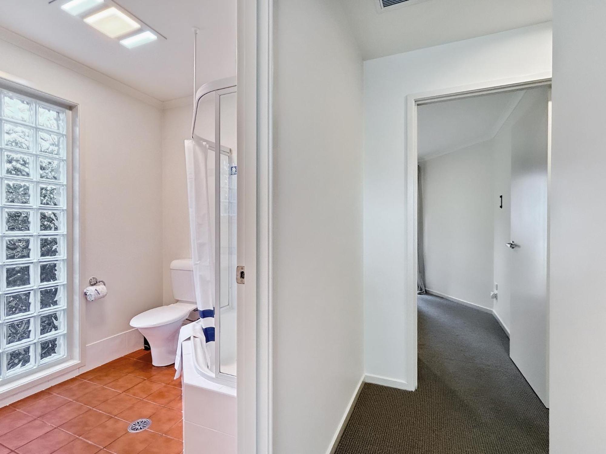 Spacious 4-Bed Home with Coastal Charm