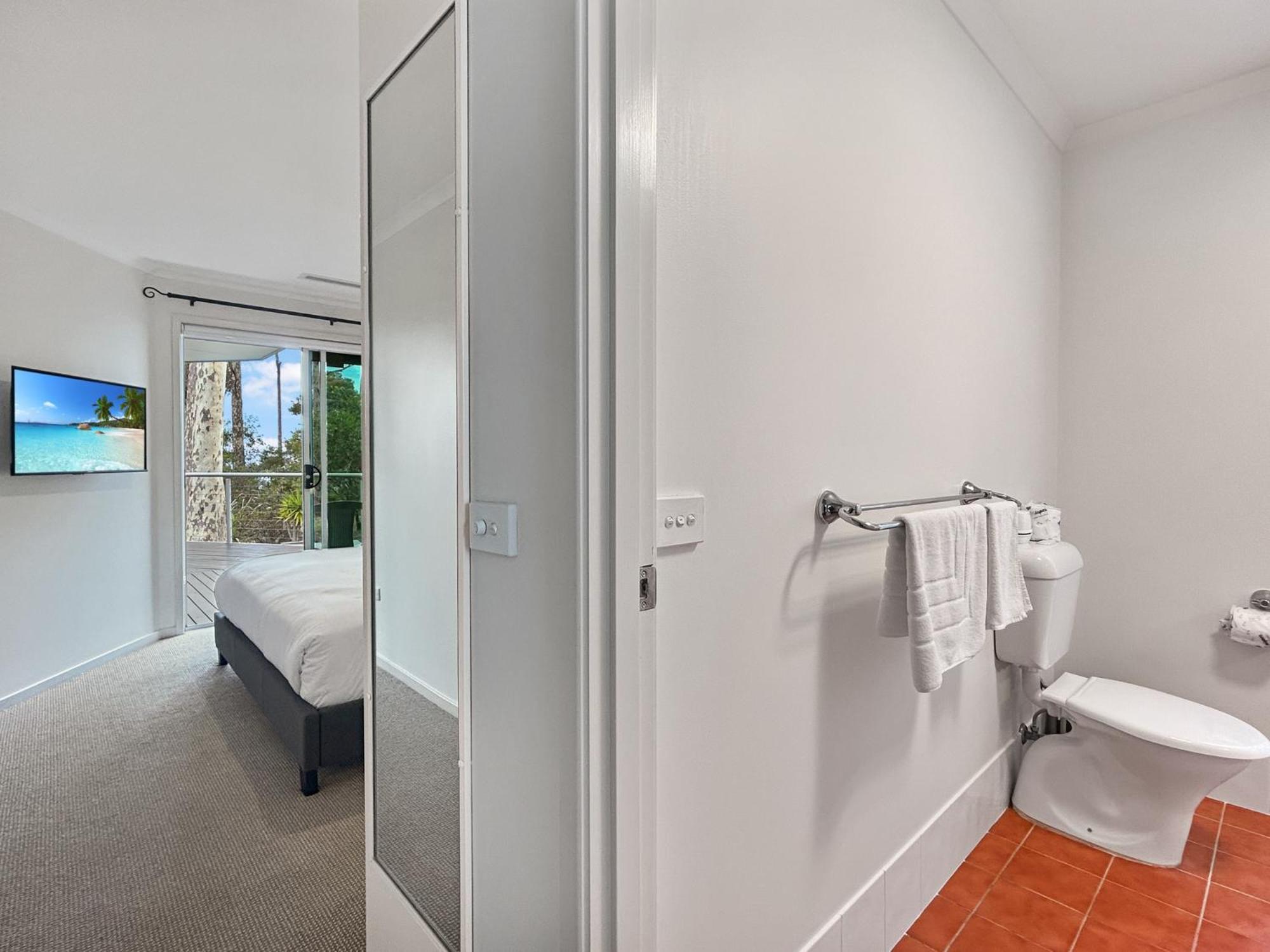 Spacious 4-Bed Home with Coastal Charm