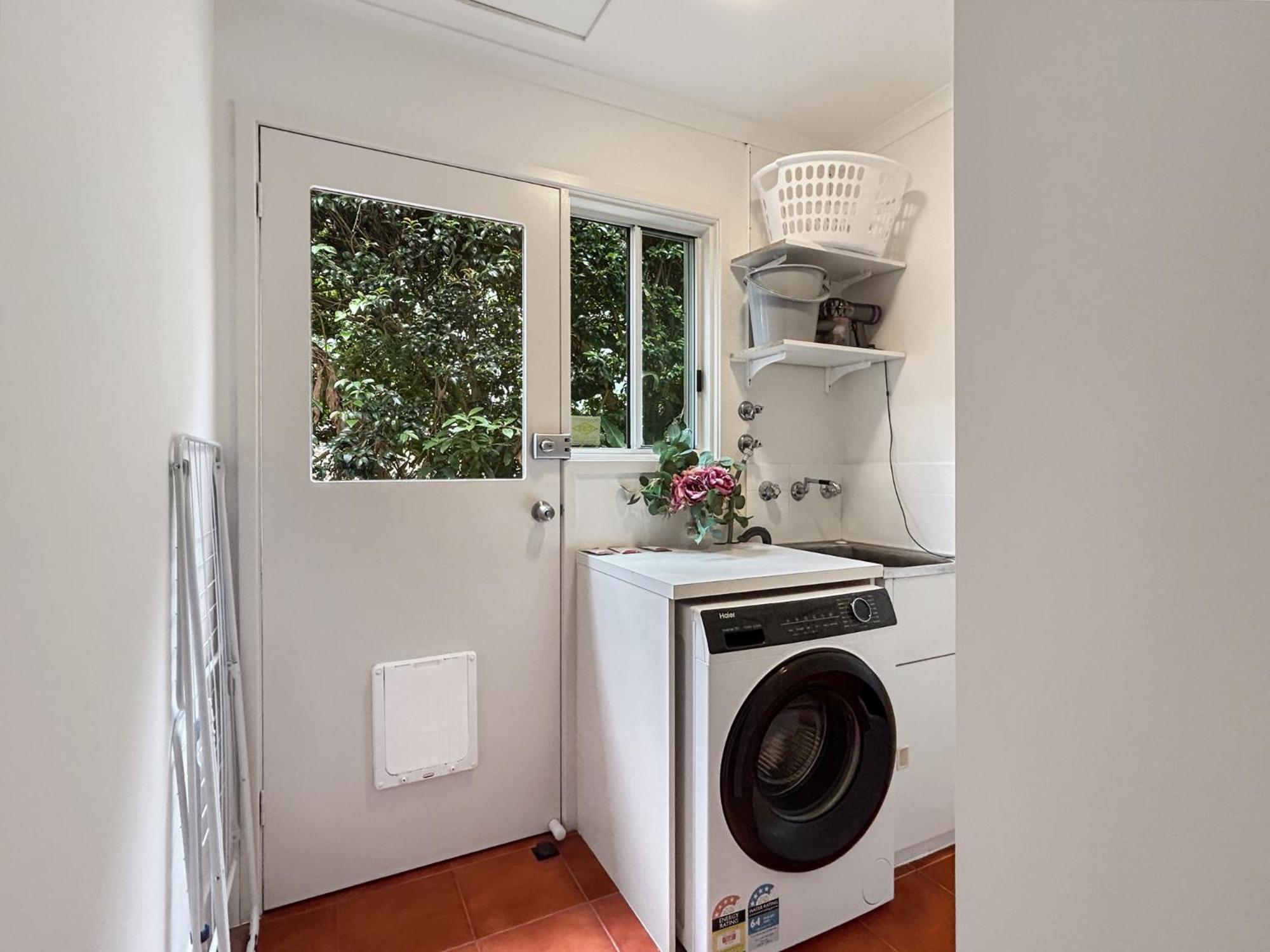 Spacious 4-Bed Home with Coastal Charm