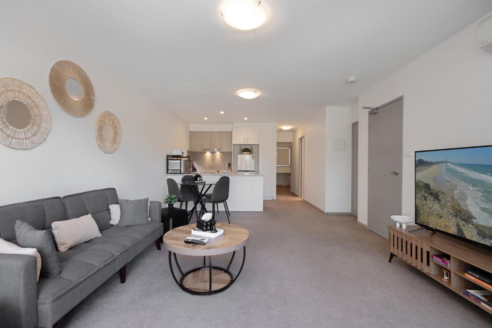 Elegant 2-Bed Apartment with Balcony