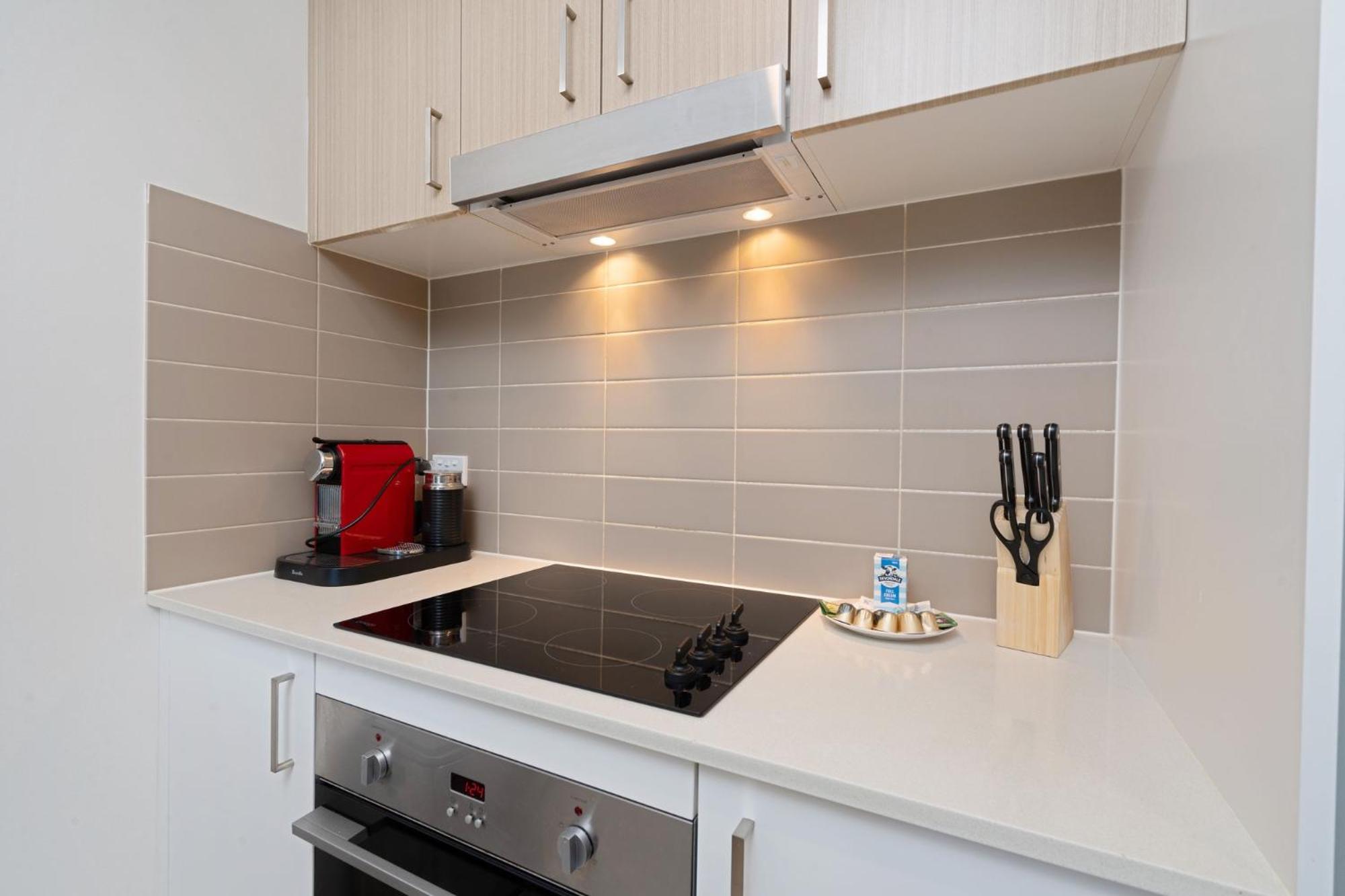 Elegant 2-Bed Apartment with Balcony