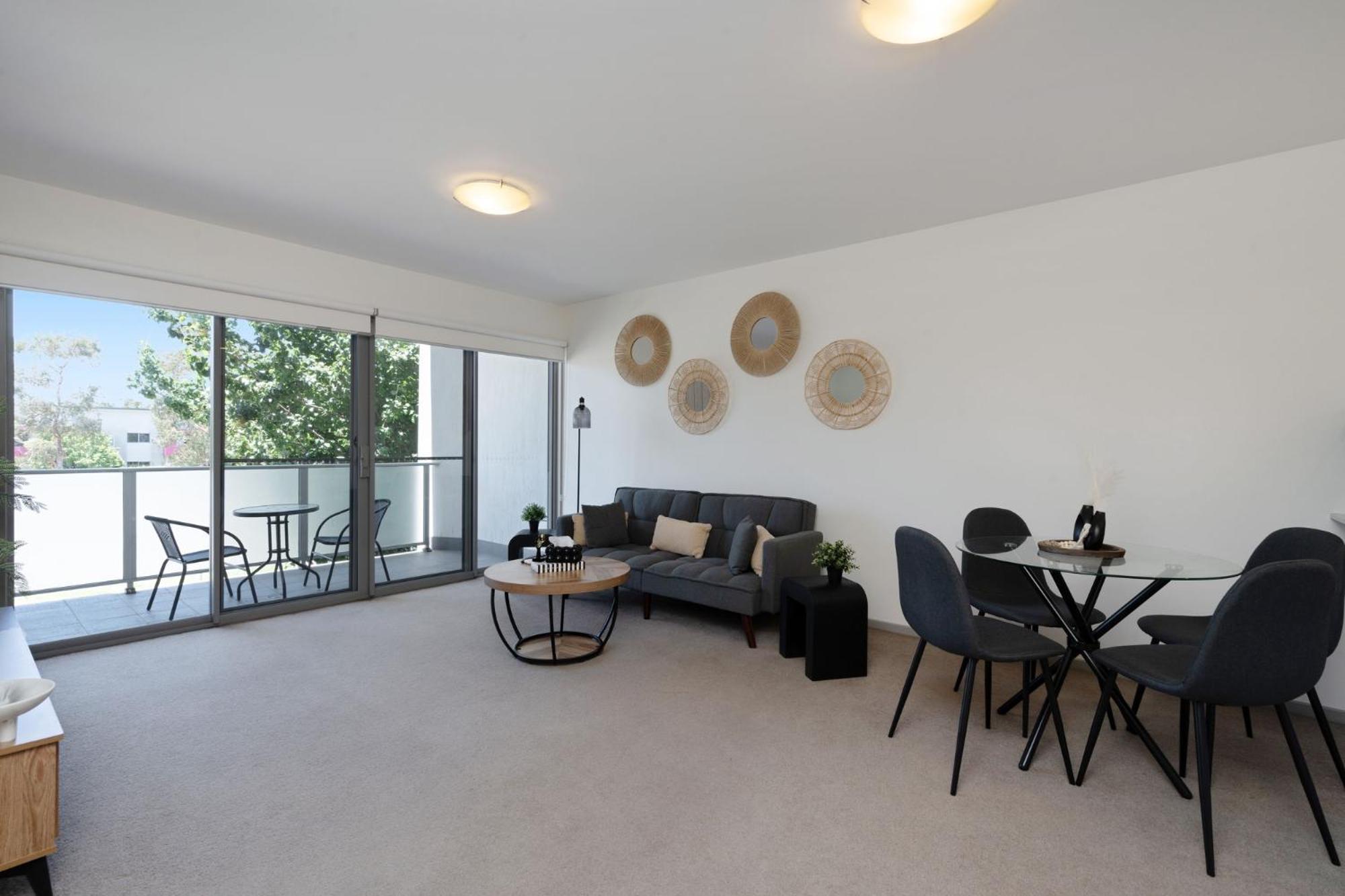 Elegant 2-Bed Apartment with Balcony