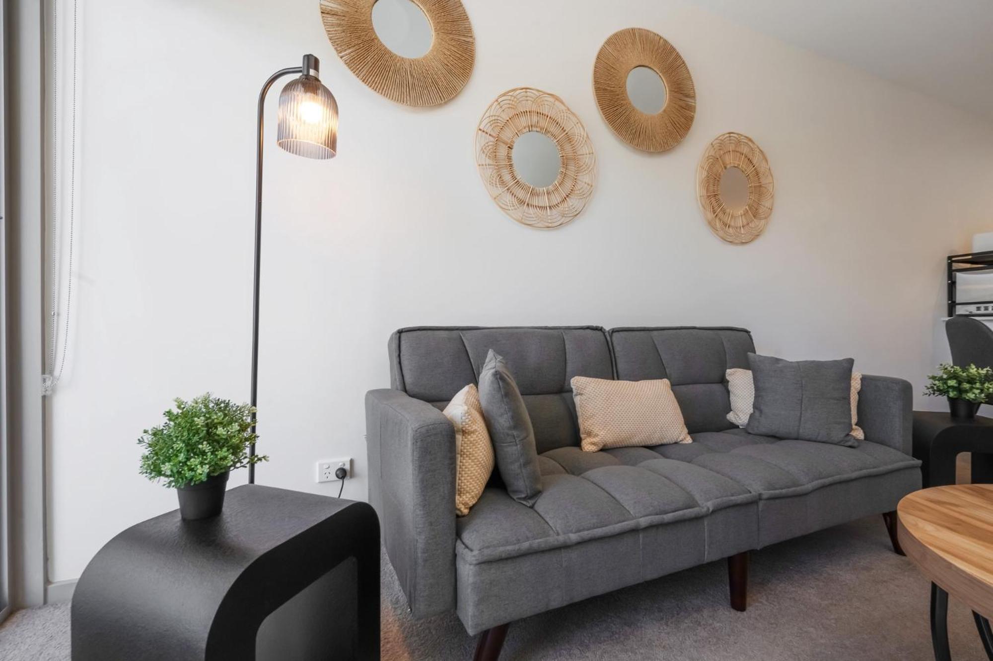 Elegant 2-Bed Apartment with Balcony