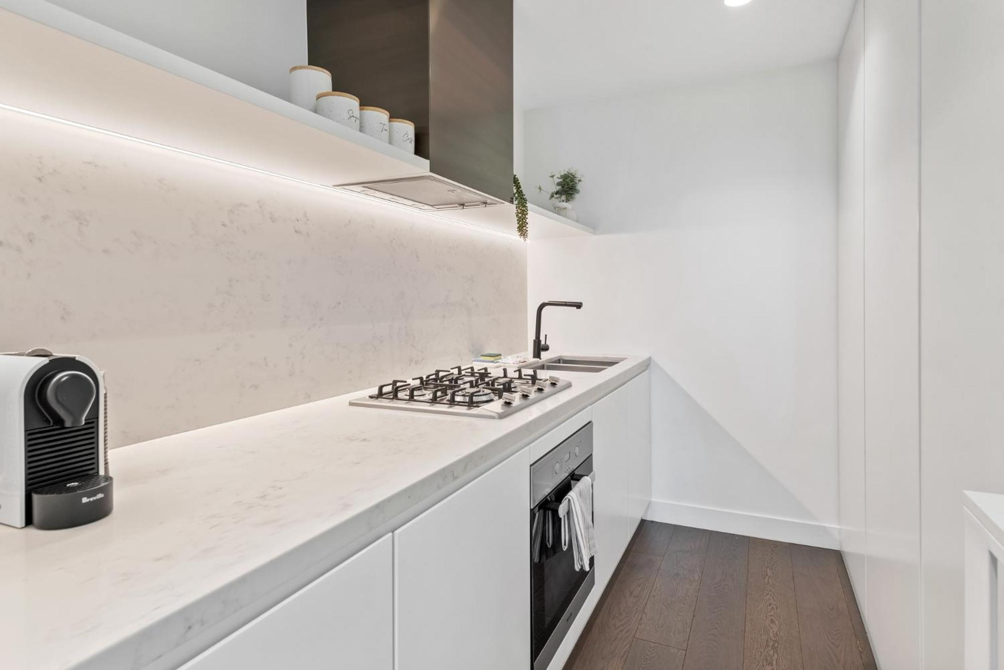 Chic 2-Bed with Free Parking in South Yarra