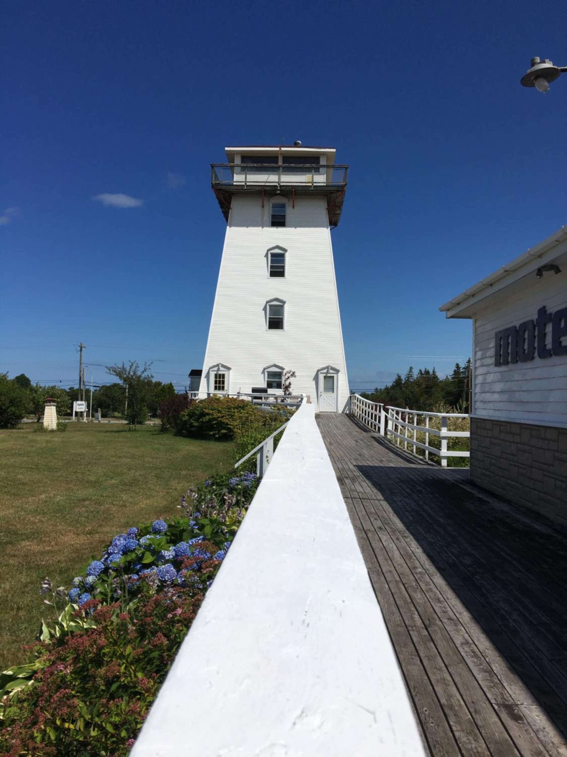 Baywatch Lighthouse Cottages & Motel