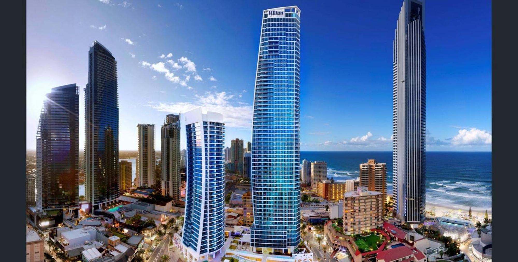 Modern 2-Bed with Pool Access in Surfers Paradise