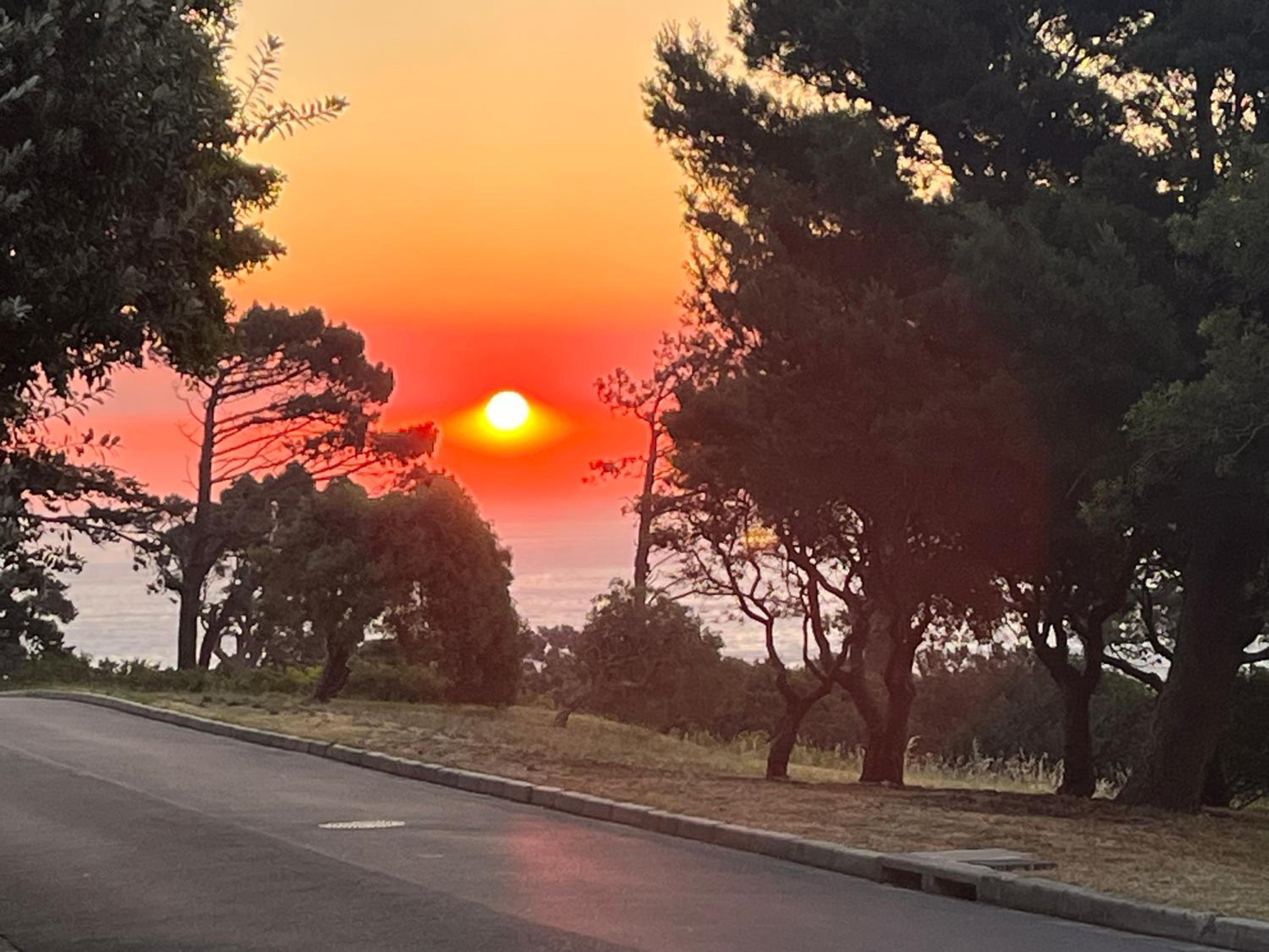 Camps Bay Family home with Sea View and Big Garden, Pets Welcome