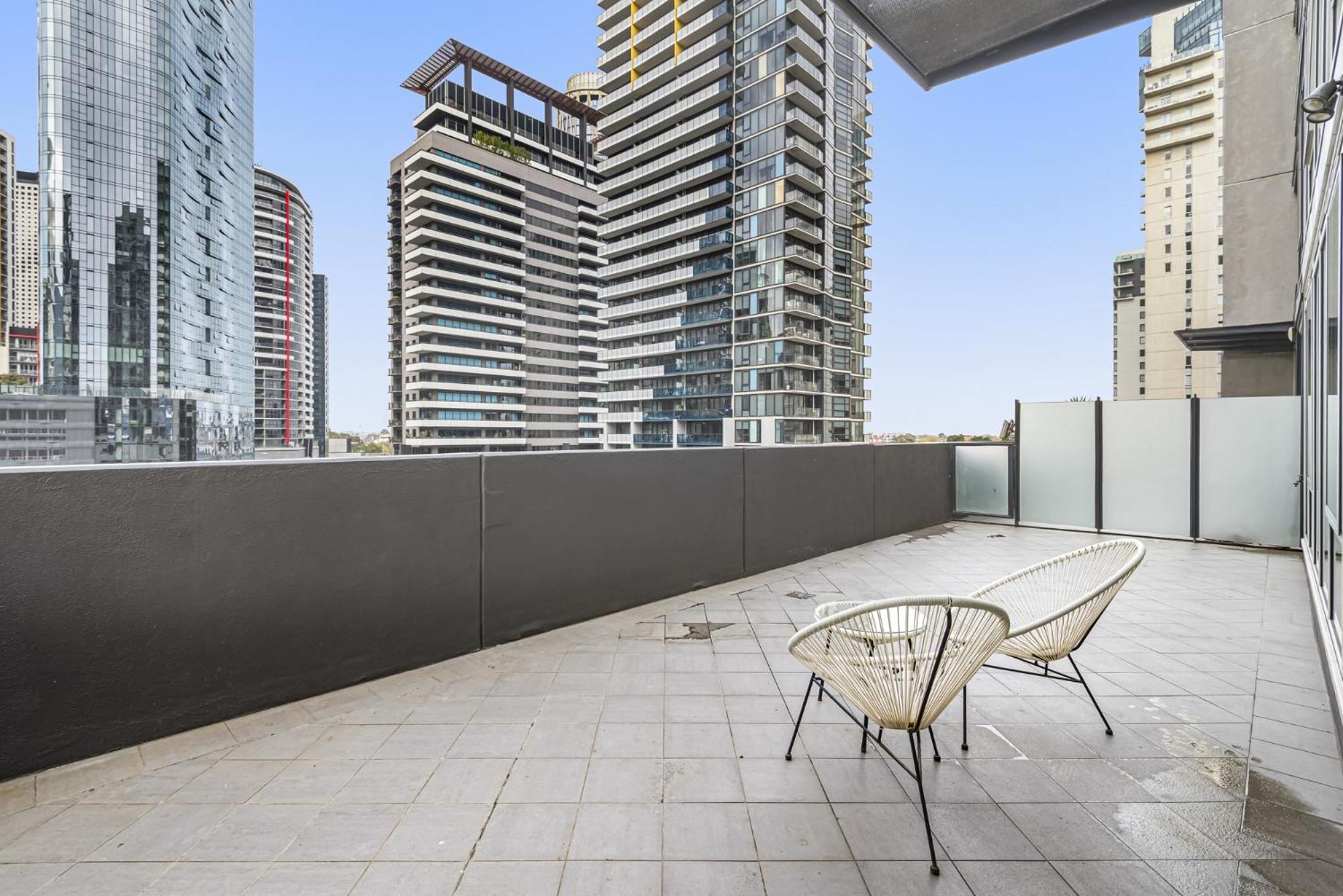 Stylish Southbank Stay with Views, Pool & Gym