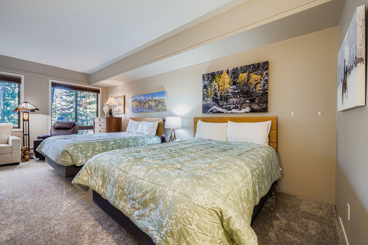 2747 Slopeside studio